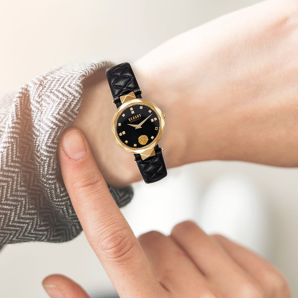 Versace Versus Convent Garden Peti Quartz Movement Black Dial 3ATM Water Resistant Analog Watch With Black Leather Strap 7707911 3