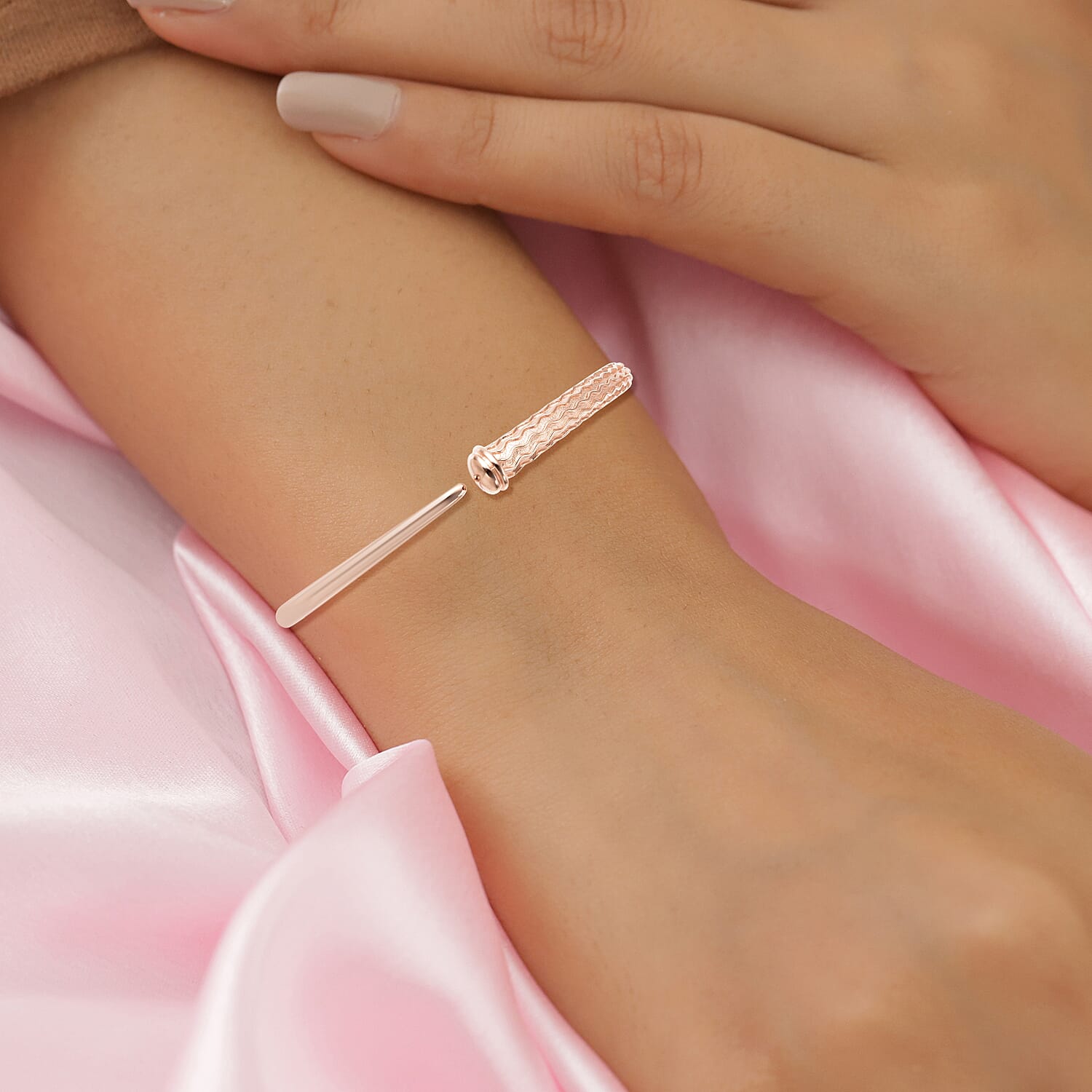 RACHEL GALLEY Rose Gold Overlay Sterling Silver Ocean Bangle (Size 7.5), Silver Wt. 32.84 Gms 3881068 3