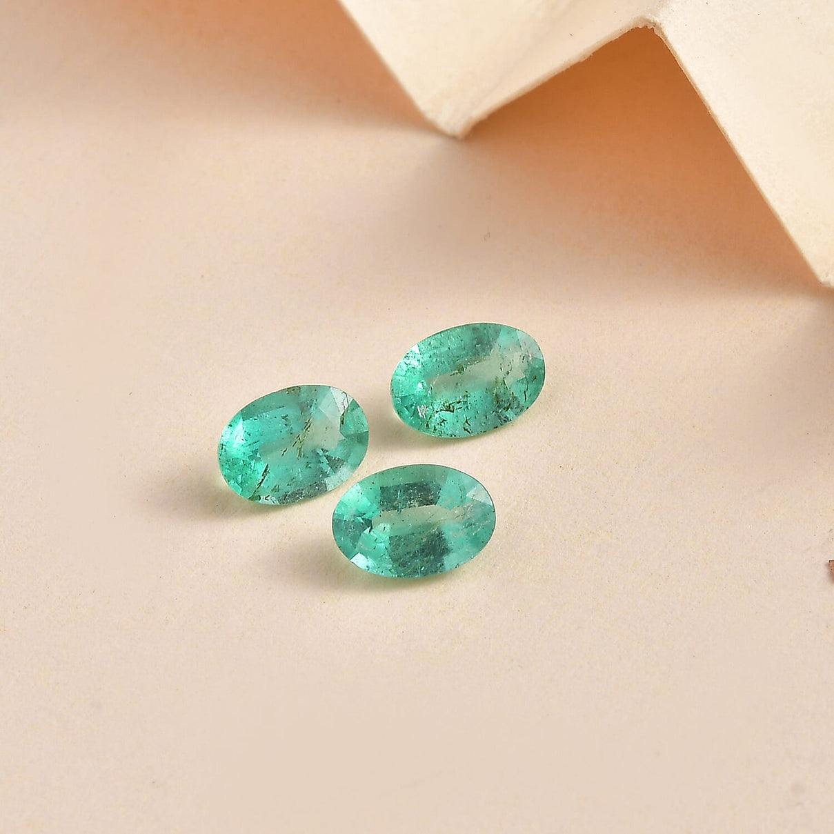 Set of 3 AAAA Boyaca Colombian Emerald Loose Gemstones in Oval Shape 1ct in Total 7851911 2