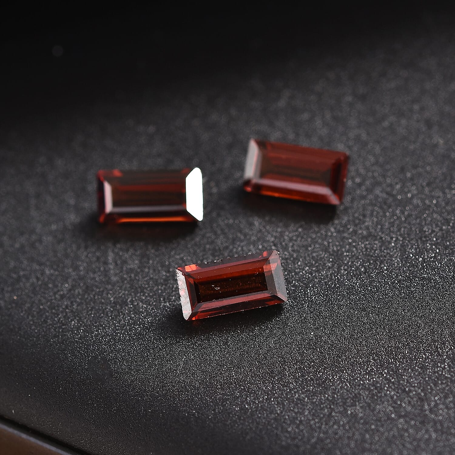 Set of 3 Red Garnet Loose Gemstones in Baguette Shape 1.24 Ct. (6x3 mm) 8068558 1