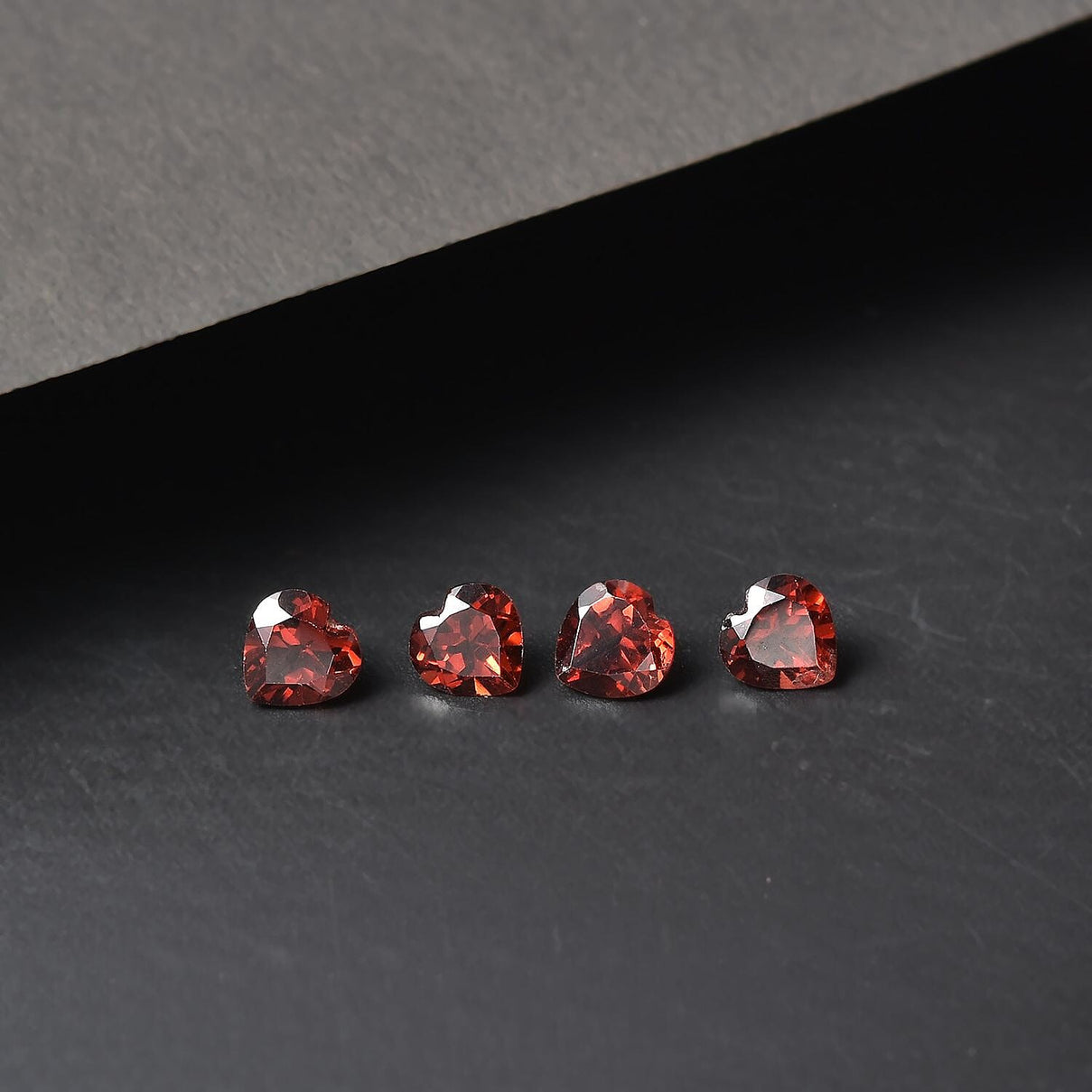 Set of 4 AA Red Garnet Loose Gemstones in Heart Shape (5mm) 2.32 ct. 8025532 1