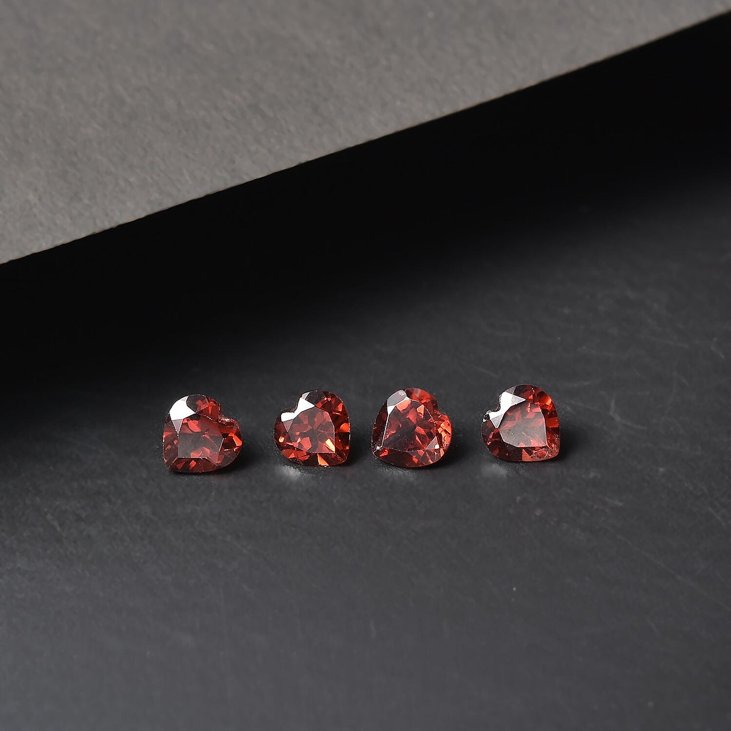 Set of 4 AA Red Garnet Loose Gemstones in Heart Shape (5mm) 2.32 ct. 8025532 1