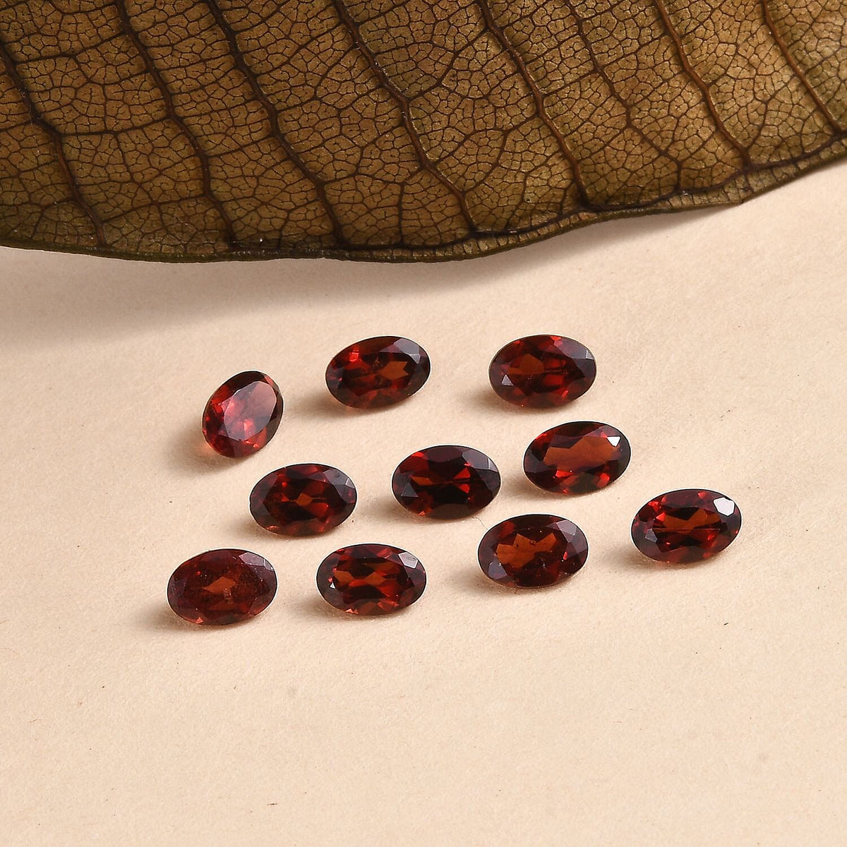 Set of 10 Red Garnet Loose Gemstones in Oval Shape (6x4mm) 7932422 2