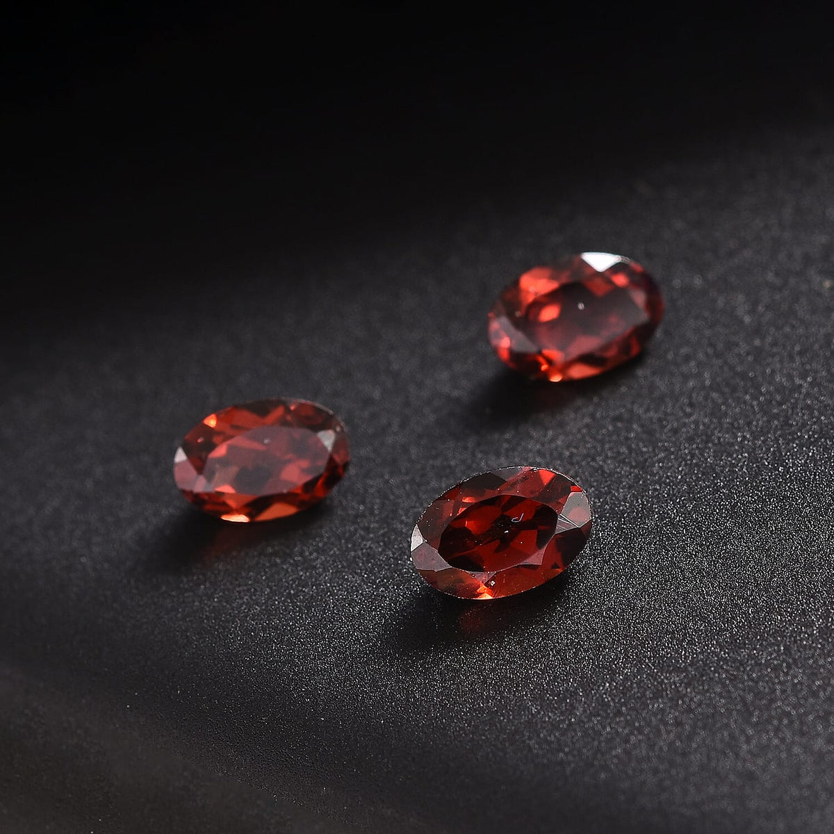 Set of 3 Red Garnet Loose Gemstones in Oval Shape  1.44 Ct. (6x4mm) 8068569 1