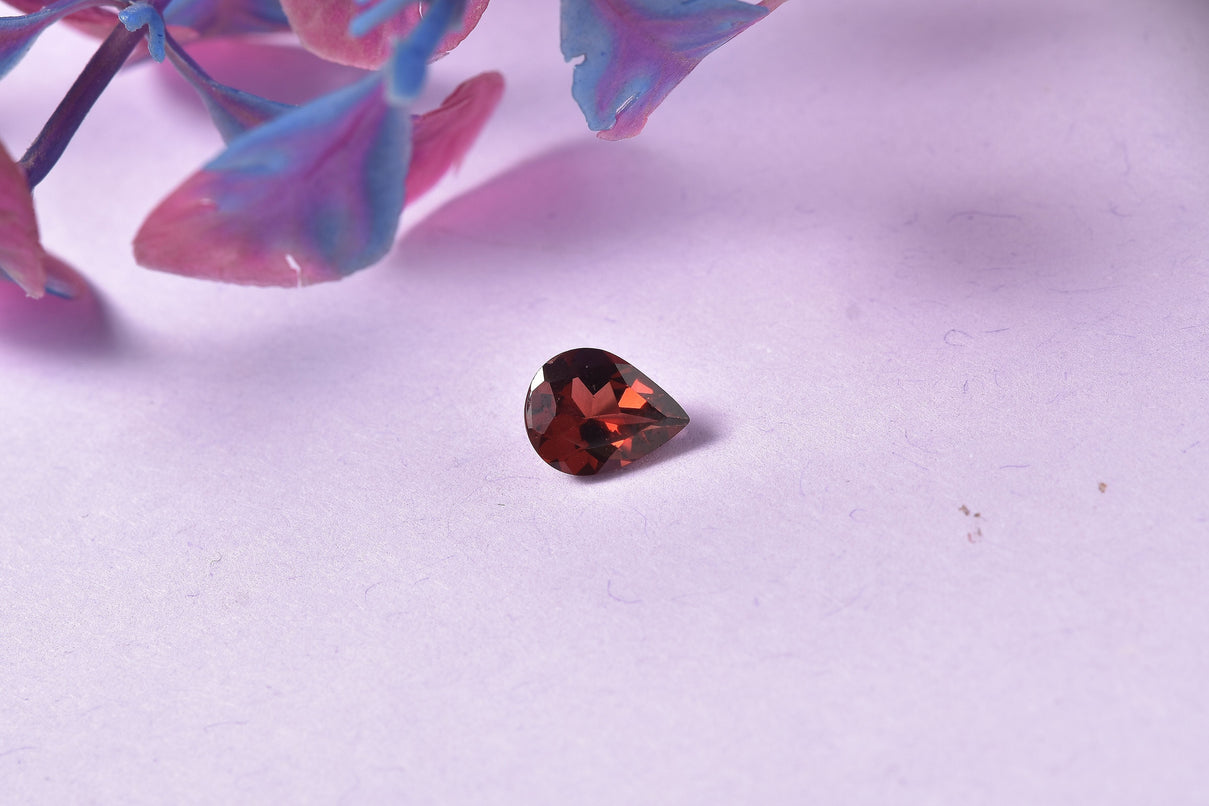 AA Red Garnet Loose Gemstone in Pear Shape (10x8mm) 2.26 ct. 8025551 1