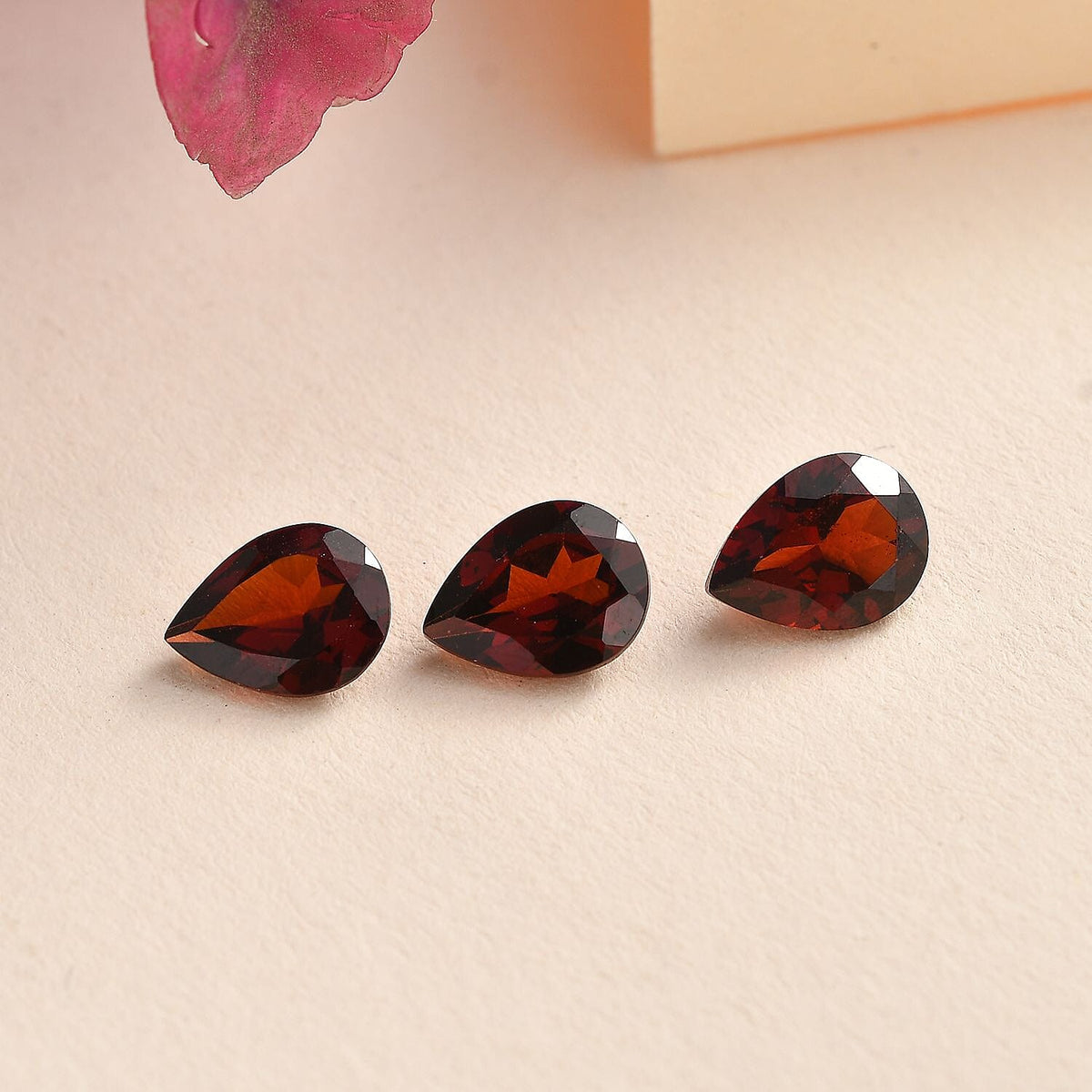 Set of 3 Red Garnet Loose Gemstones in Pear Cut (8x6mm) 7751320 2