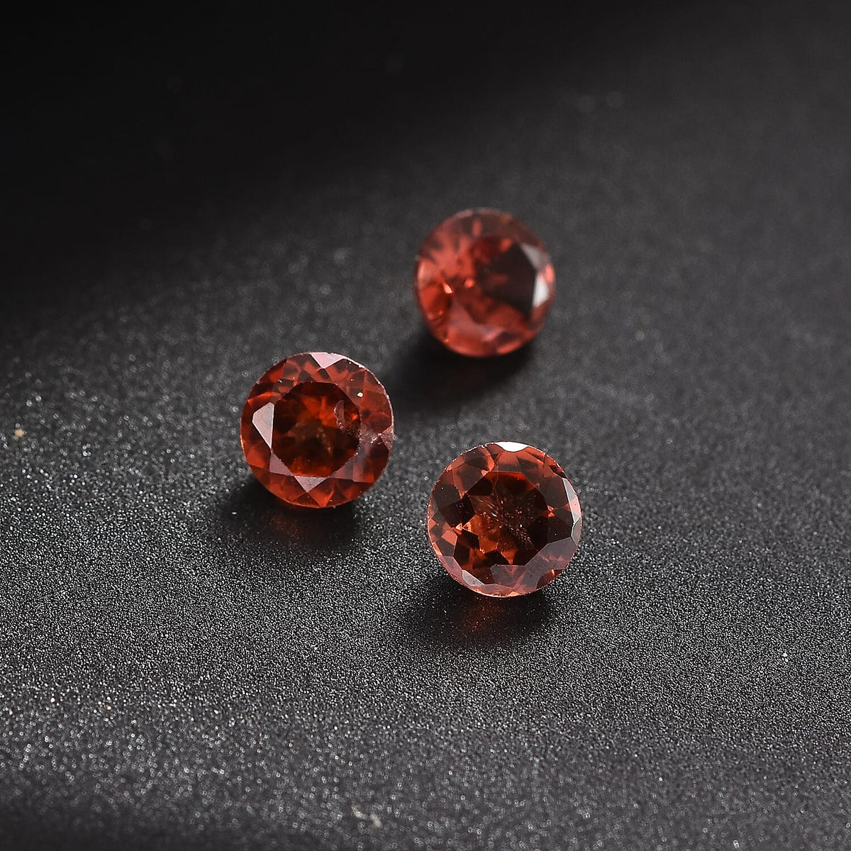 Set of 3 Red Garnet Loose Gemstones in Round Shape 0.81 Ct. (4 mm) 8068595 2