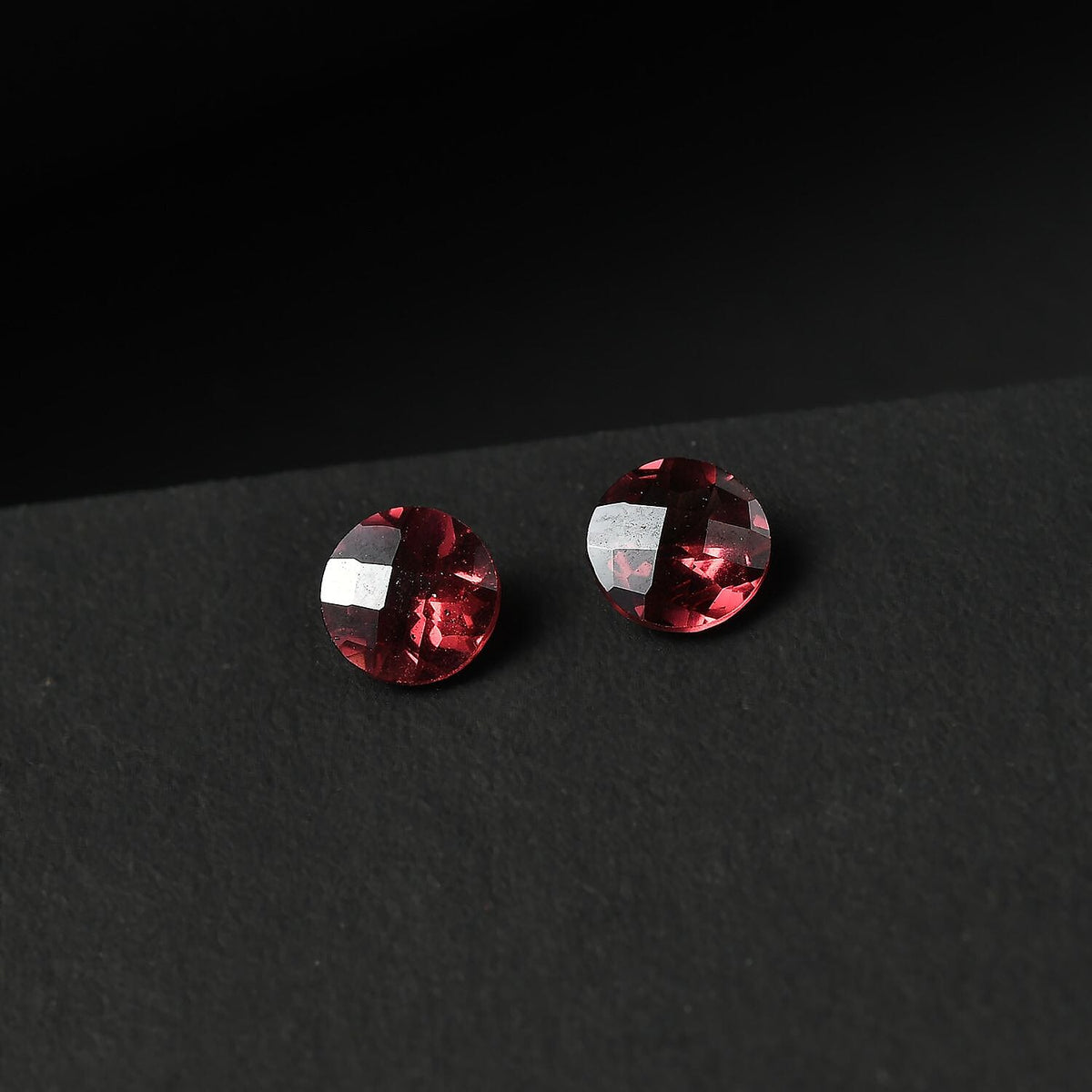 Set of 2 A Red Garnet Loose Gemstones in Round Shape (5mm) 1.05 ct. 8025571 1