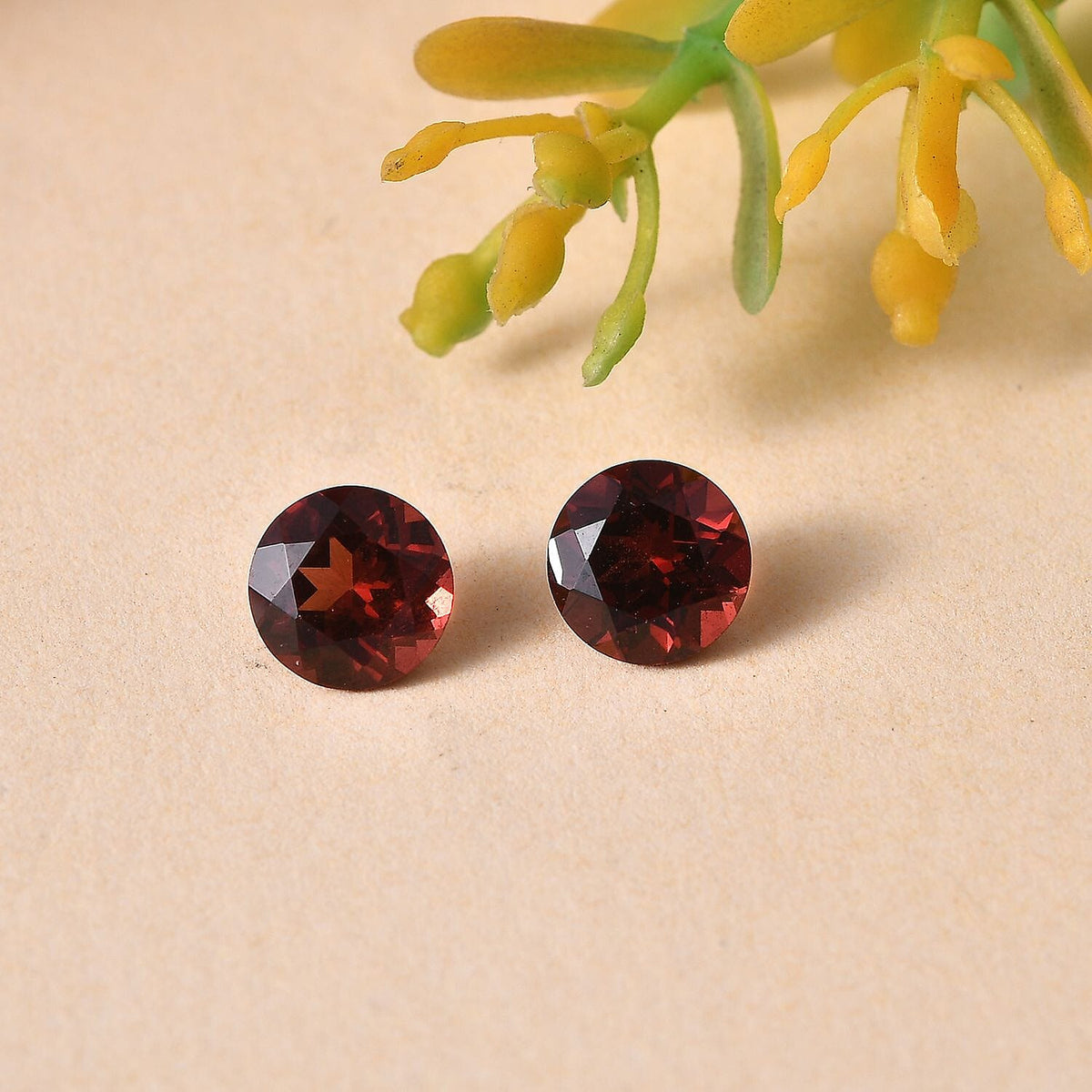 Set of 2 A Red Garnet Loose Gemstones in Round Shape (6mm) 1.81 ct. 8025572 1