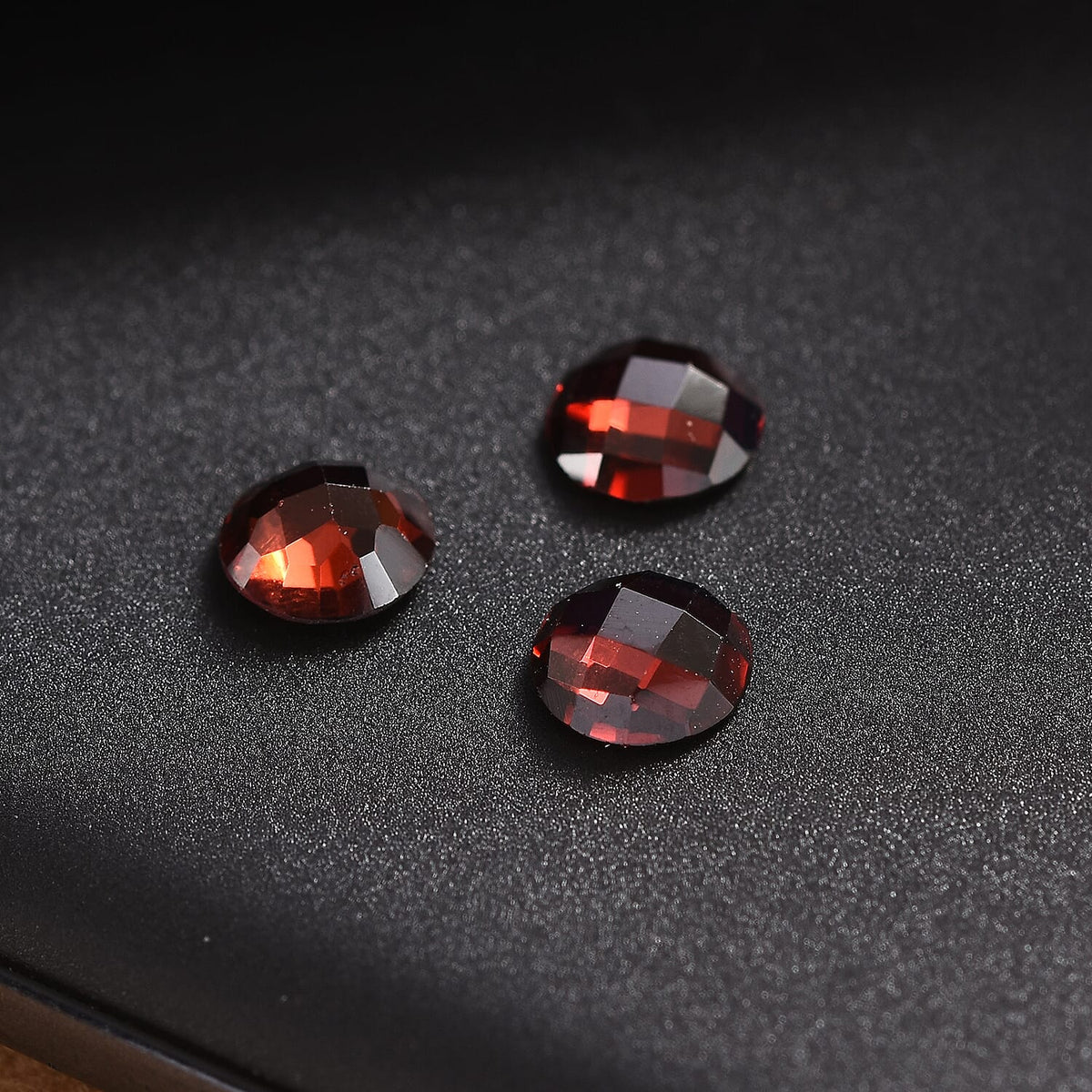 2.45 Ct. Set of 3 Red Garnet Loose Gemstones in Round Shape (6 mm) 8068597 1