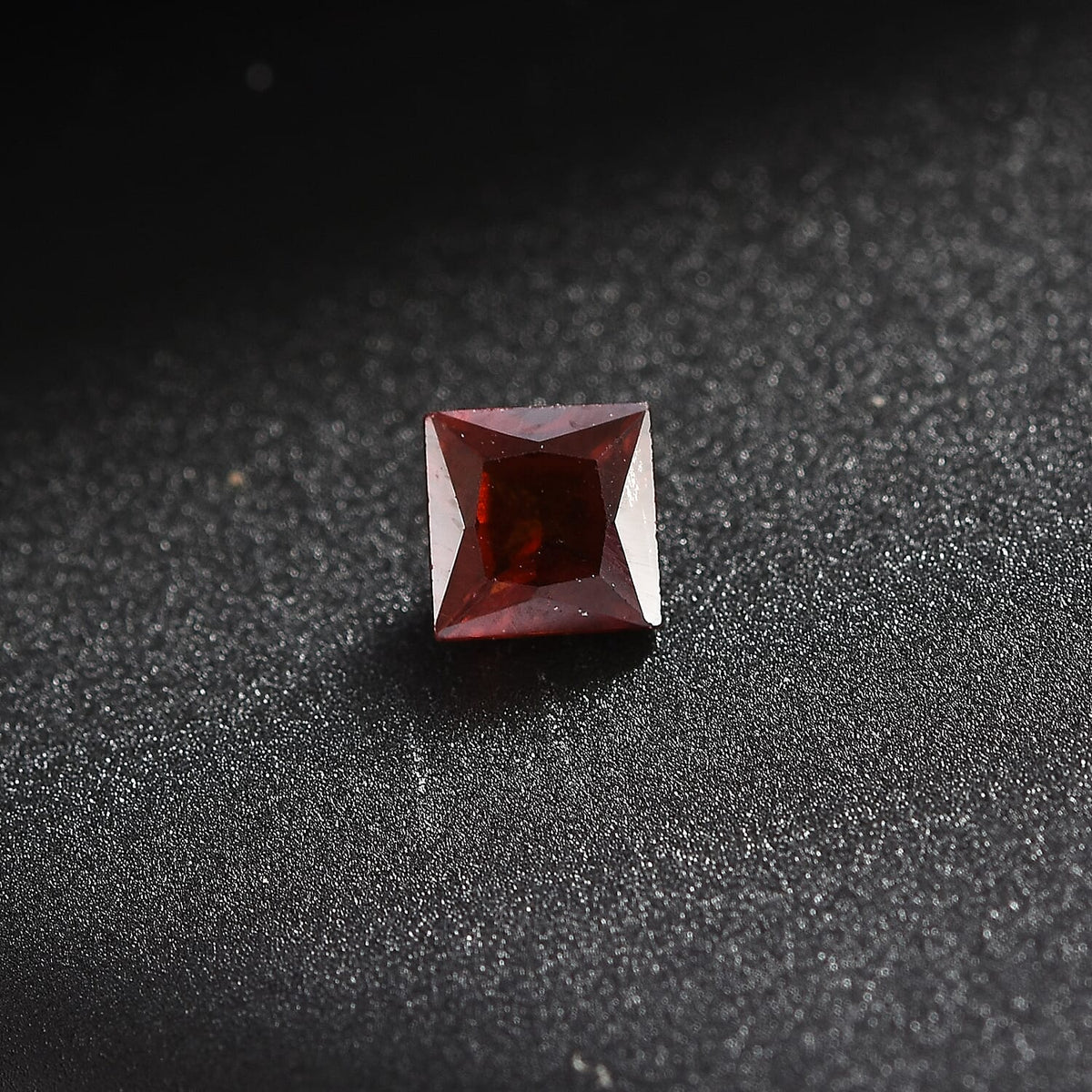 0.39 Ct. Red Garnet Loose Gemstone in Square Shape (4 mm) 8068599 1