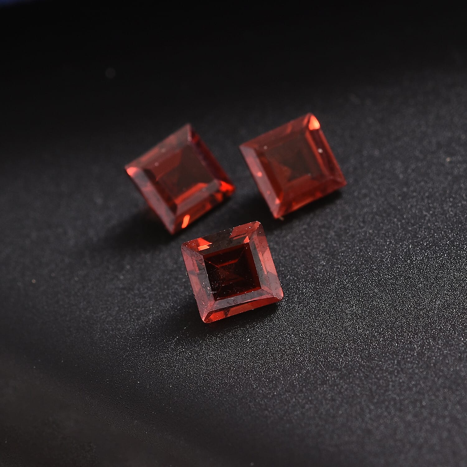 Set of 3 Red Garnet Loose Gemstones in Square Shape 2.28 Ct. (5 mm) 8068600 1
