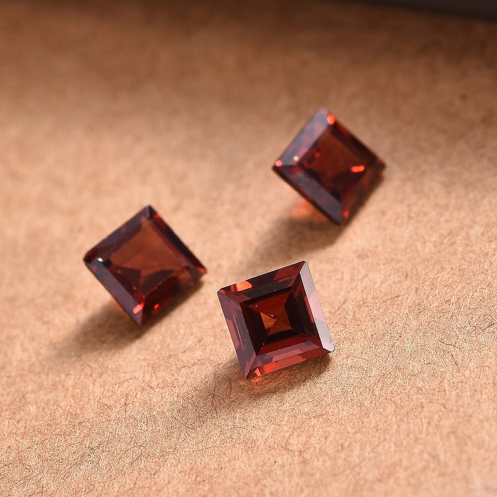 Red Garnet Square Gemstone 2 Ct. - 5 mm