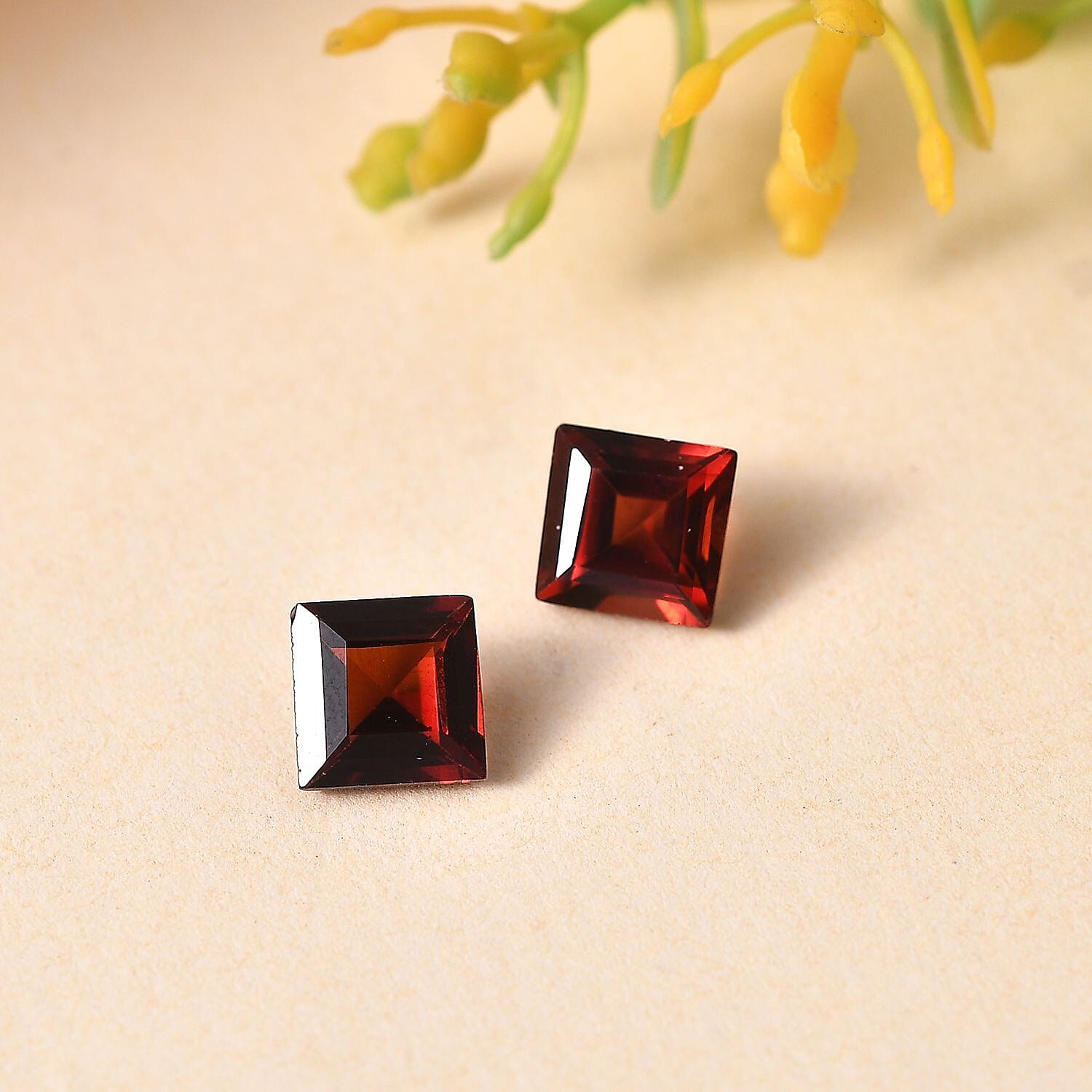 Set of 2 A Red Garnet Loose Gemstones in Square Shape (6mm) 2.33 ct. 8025573 1