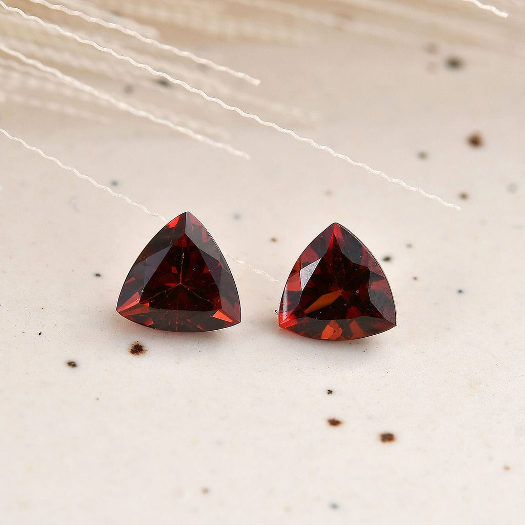 Red Garnet Trillion 6 mm