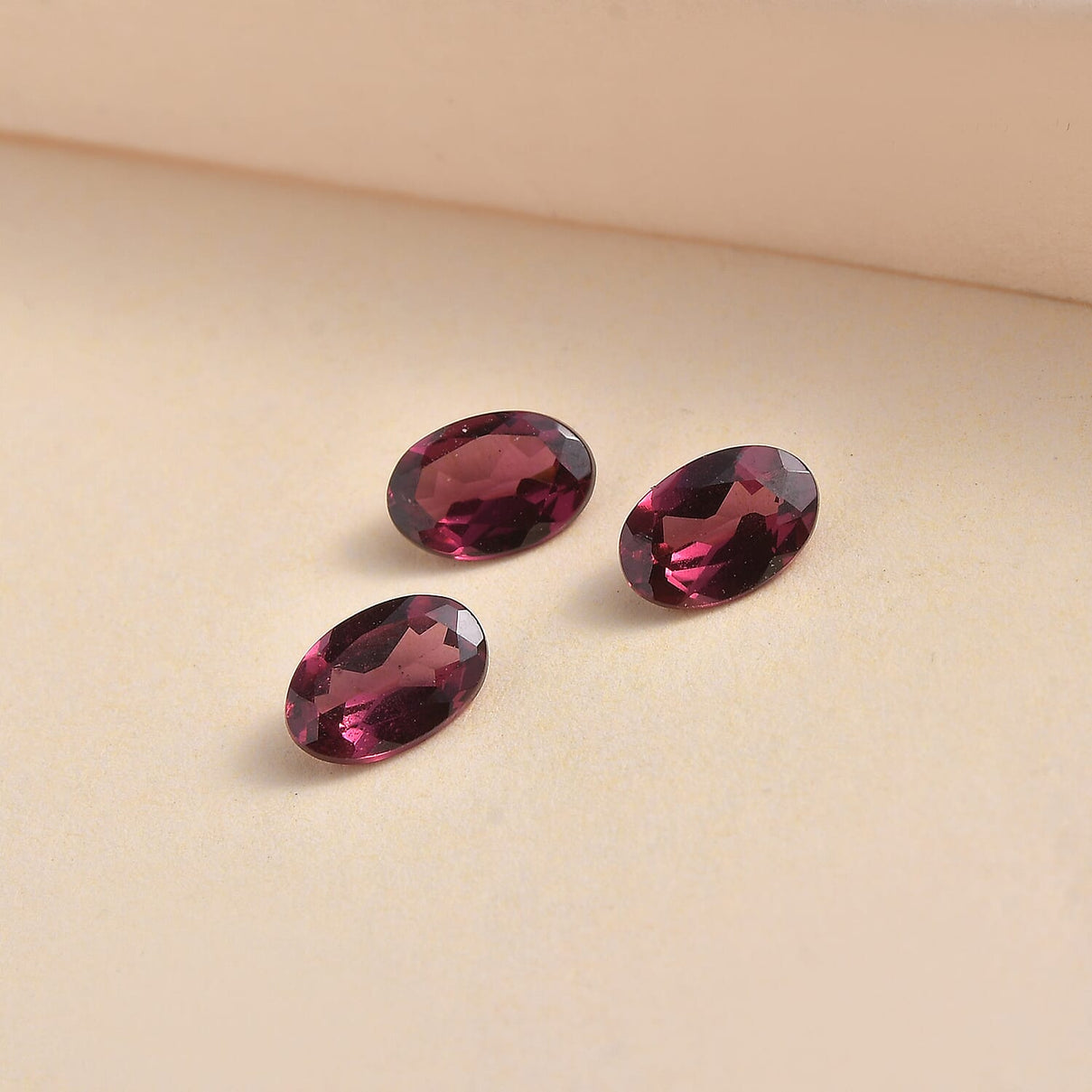 Set of 3 Rhodolite Garnet Loose Gemstones in Oval Shape (6x4mm) 7827476 2