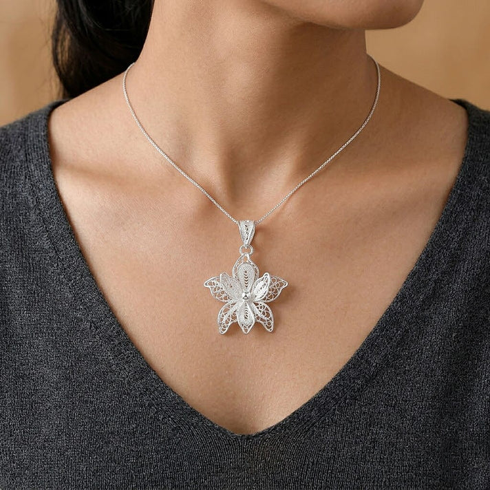 Royal Bali Collection - Sterling Silver Floral Pendant 8522231 2