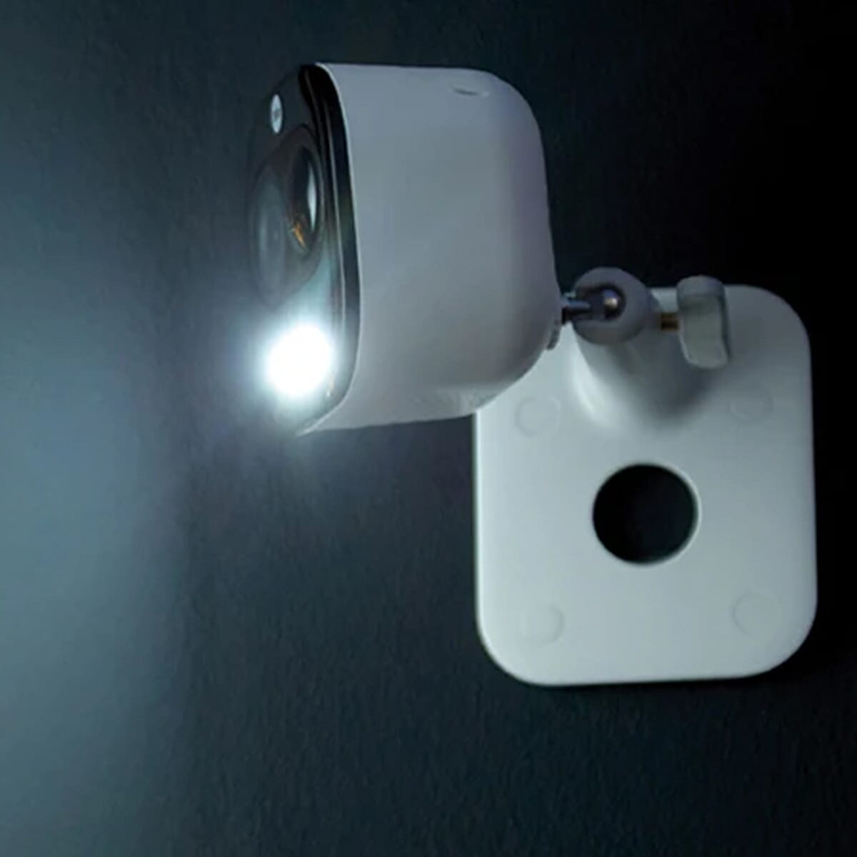 Yale All-in-One Outdoor Camera with IP65 Rating 8194043 2