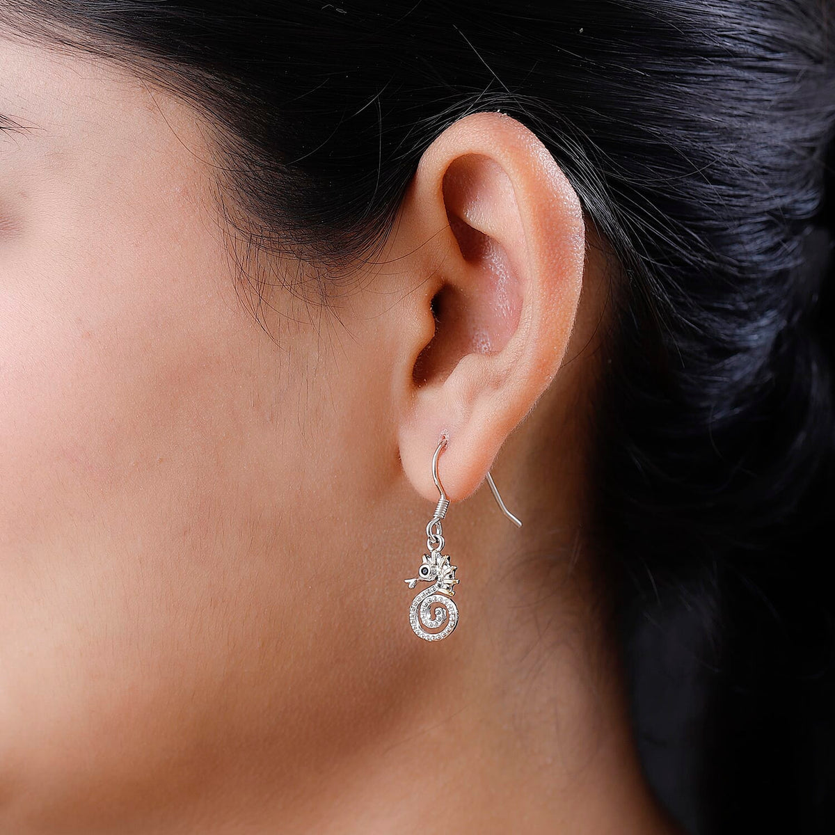 Seahorse Hook Earrings with Boi Ploi Black Spinel in Platinum and Gold Plated Silver V32699847 3