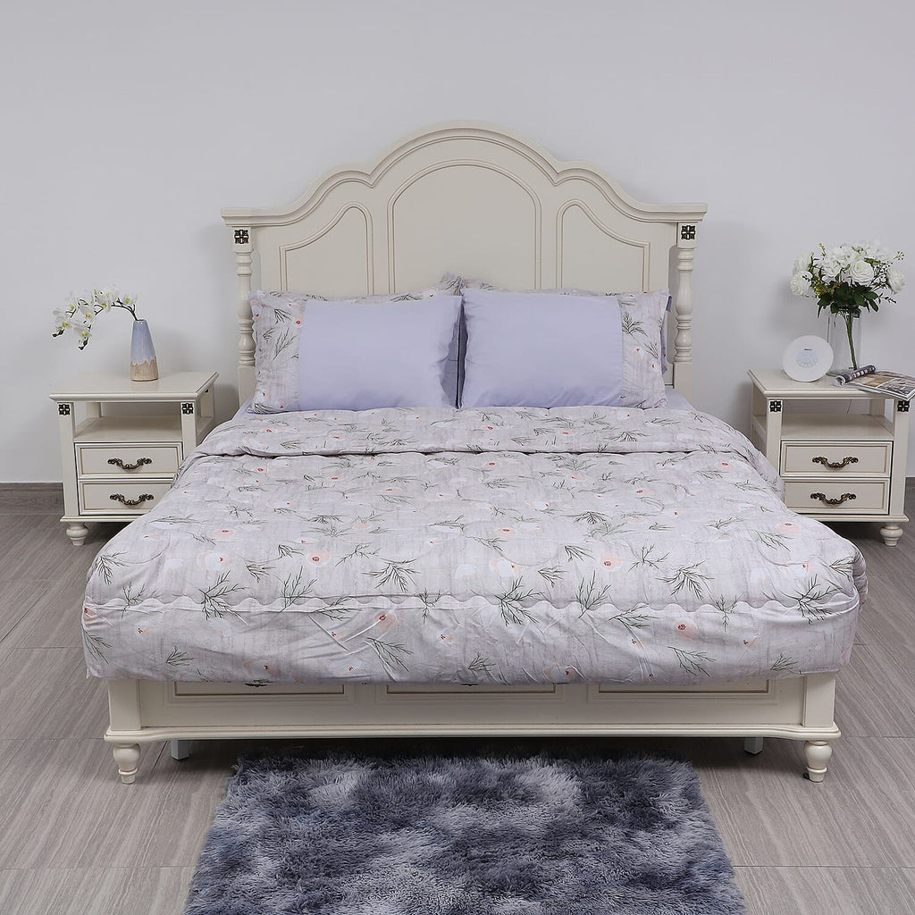 Comforter Set includes Comforter, Fitted Sheet, 2 Pillow Case and 2 Envelope Pillow Case (Size Double) - Grey