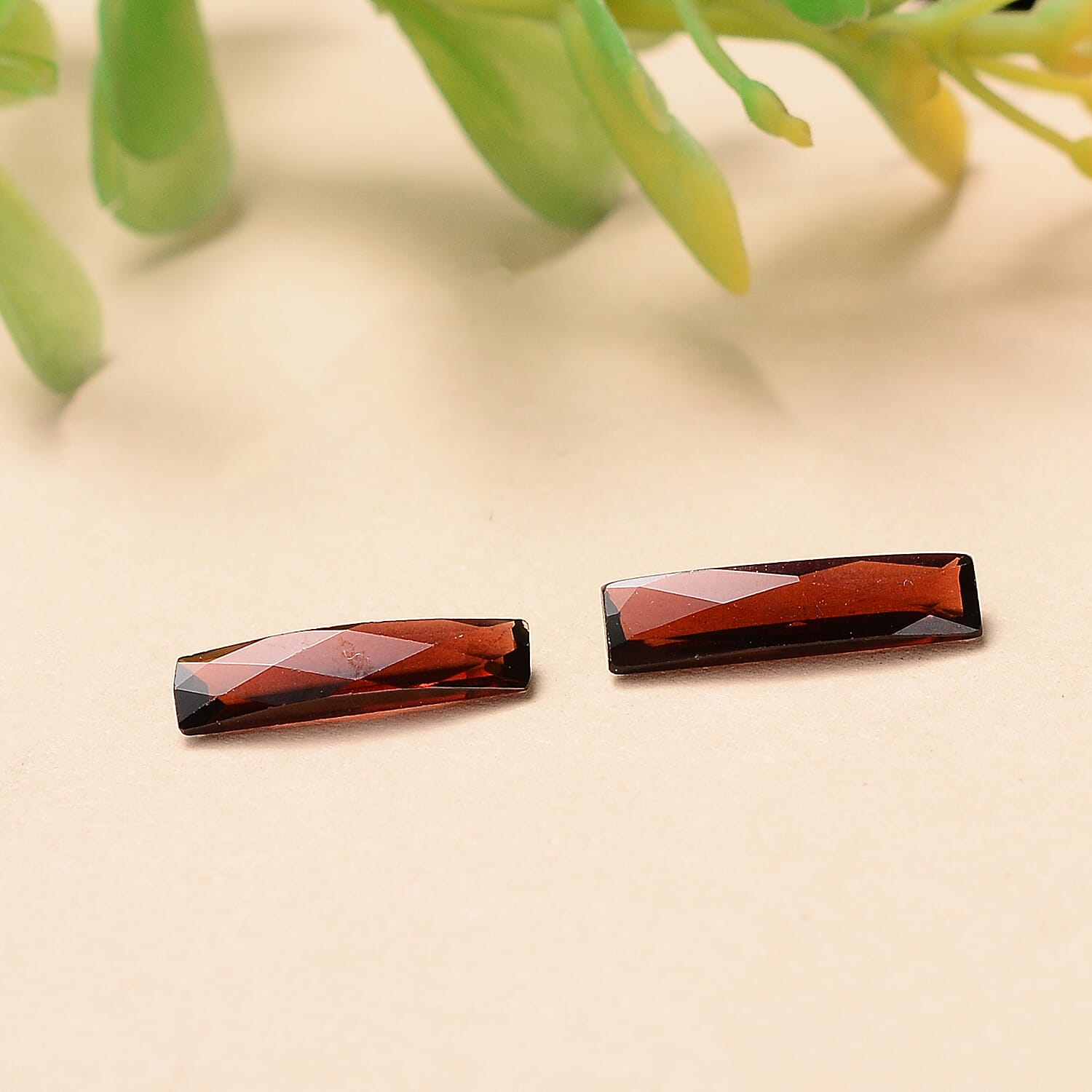 Set Of 2 Mozambique Garnet Baguette 12X3 mm Gemstone, 2.69 Ct V32514637 2