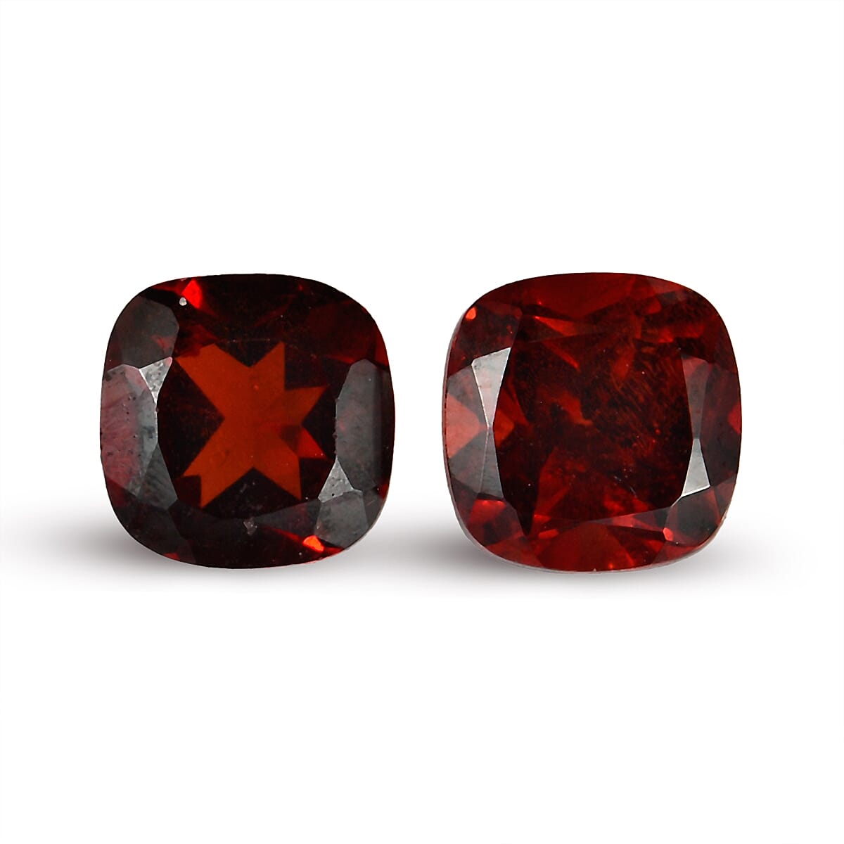 Set Of 2 Mozambique Garnet Cushion Cut 5X5 mm Gemstone, 1.20 Ct 8511675 0