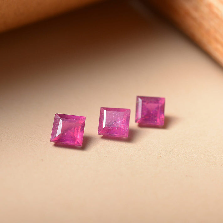 Set Of 3 Fissure Filled Ruby Square 4 mm Gemstone, 1.70 Ct 8502060 2