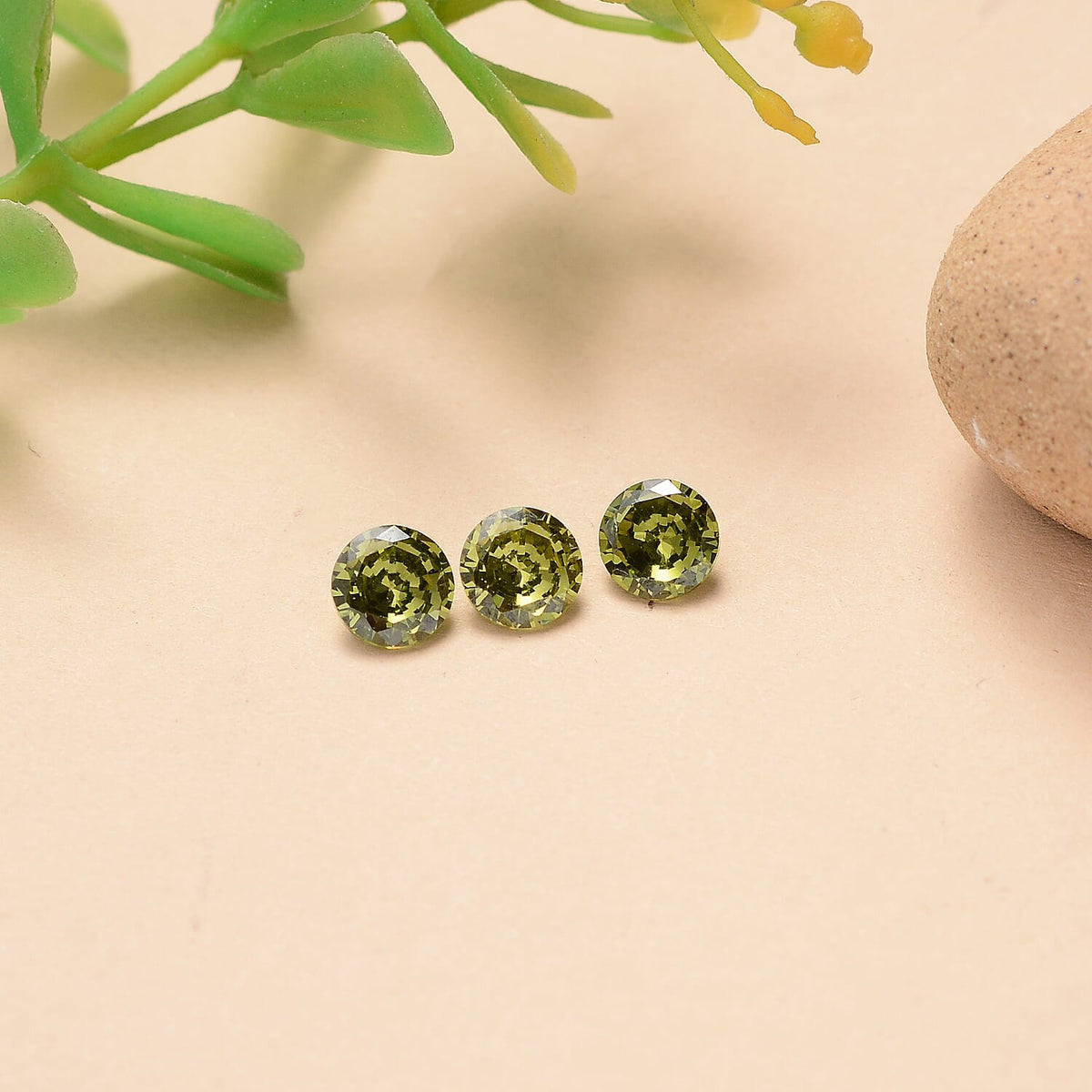 Set Of 3 Peridot Cubic Zirconia Round 5 mm Gemstone, 2.30 Ct V32513988 2