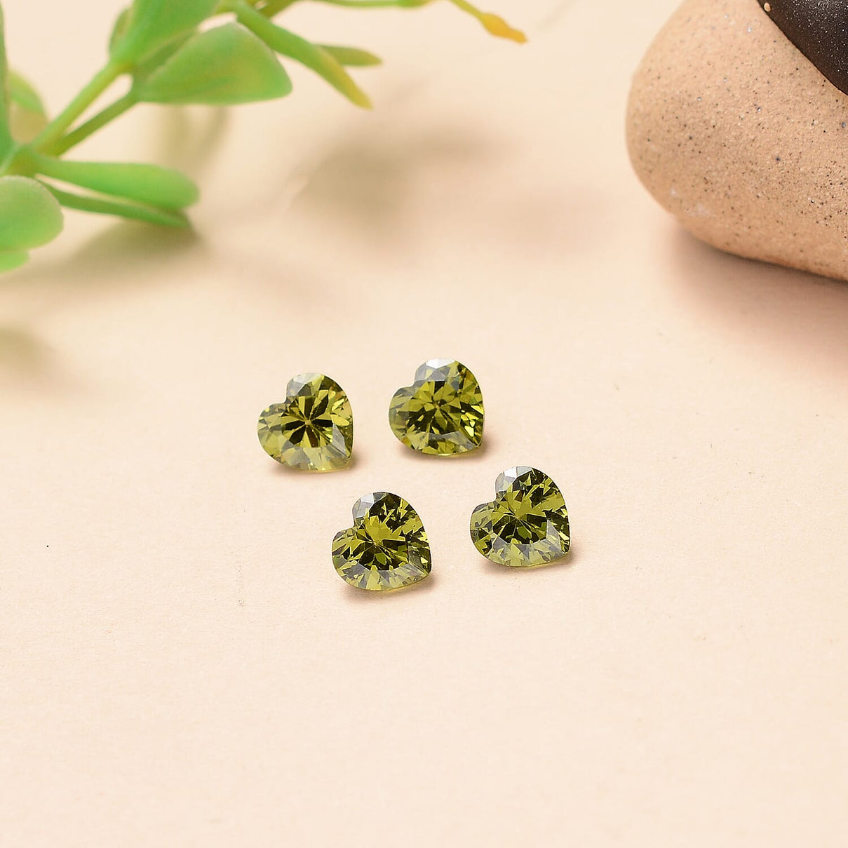 Set Of 4 Peridot Cubic Zirconia Heart 6 mm Gemstone, 5.31 Ct 8511507 2