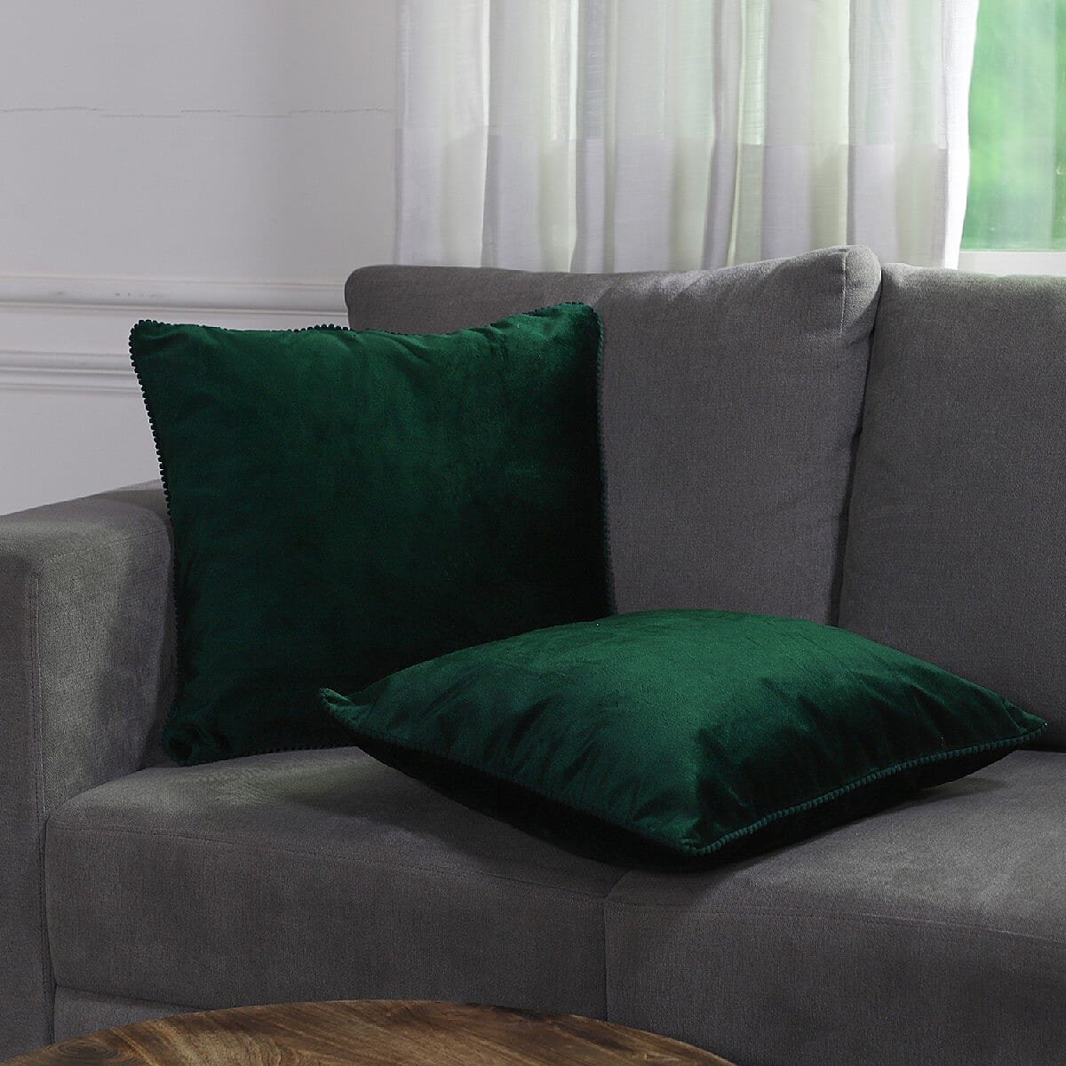 Set of 2 Solid Velvet Cushion Covers with Pom Poms 6294453 8