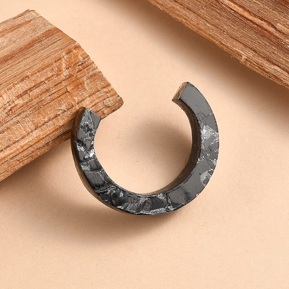 Silver Shungite with Horseshoe Carving 5.44 Ct. 8322821 2