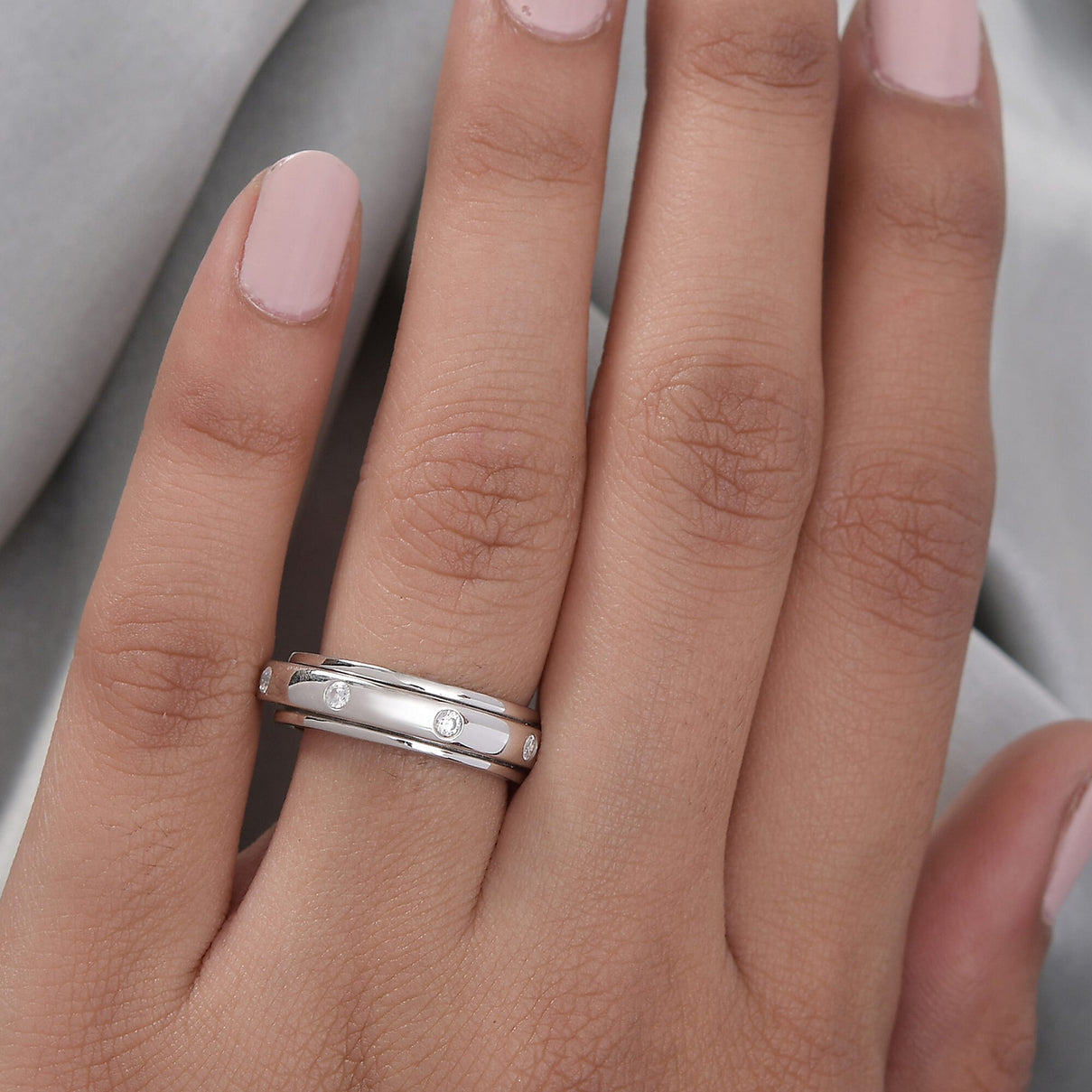 Simulated Diamond Spinner Ring in Platinum Plated Sterling Silver 7523421 4