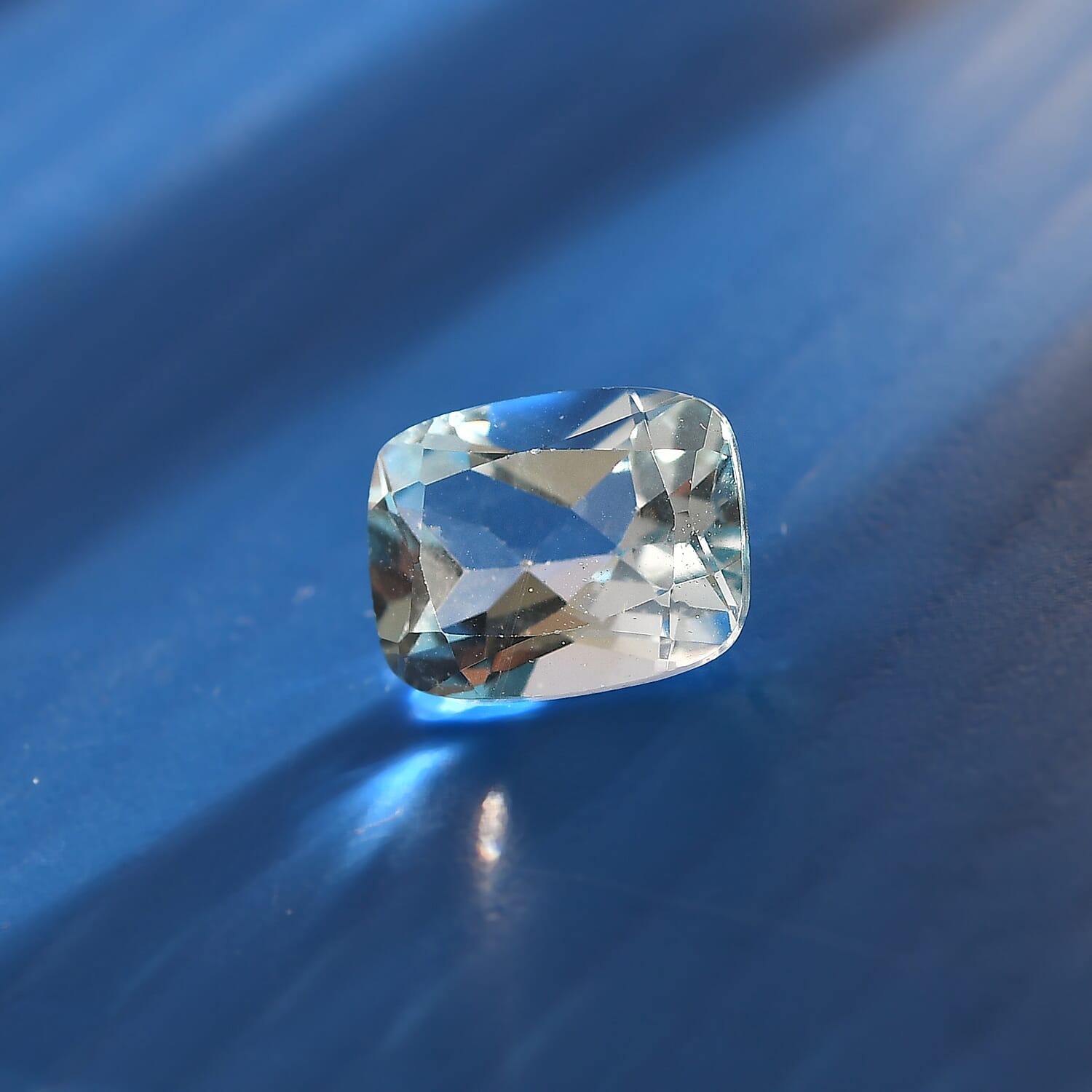 3.52 Ct. Skyblue Topaz Loose Gemstone in Cushion Shape (10x8 mm) 8071117 1