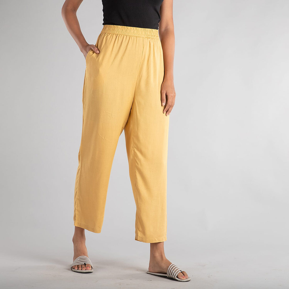 Solid Pattern High-Rise Women's Trousers - Beige V32364224 2