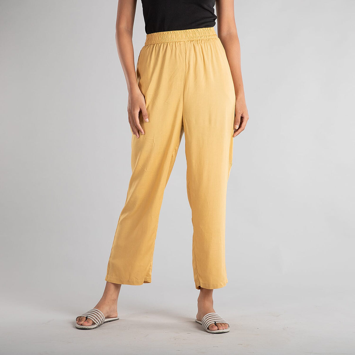 Solid Pattern High-Rise Women's Trousers - Beige V32367048 0