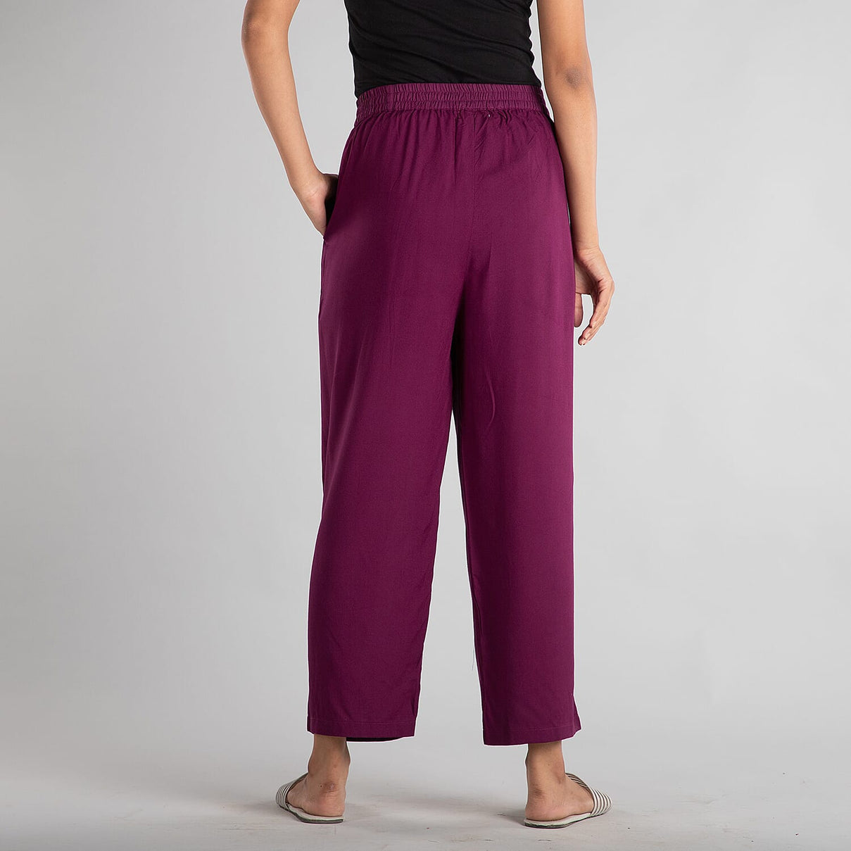 Solid Pattern High-Rise Women's Trousers - Black V32358130 2