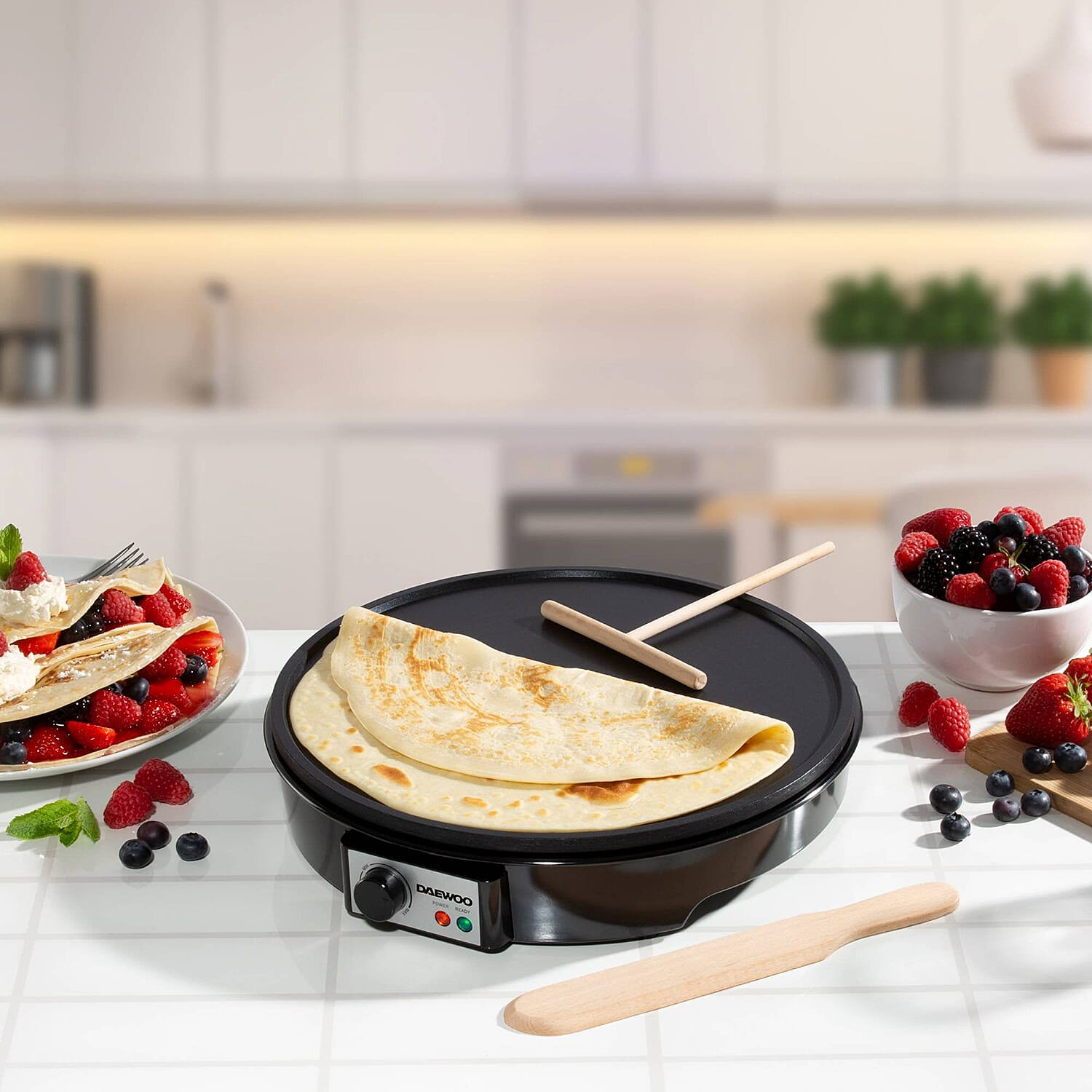 Daewoo Electric Pancake Maker and Crepe Machine 7864456 1