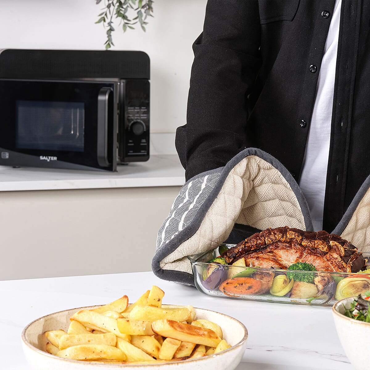 SALTER EK5654 DuoWave 2-in-1 Air Fryer and Microwave 7834753 4