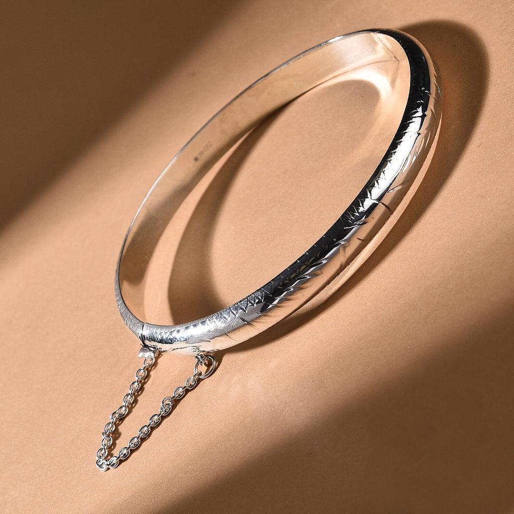 Sterling Silver Bangle (Size 7.5) With Clasp and Safety Chain, Silver Wt. 8.90 Gms