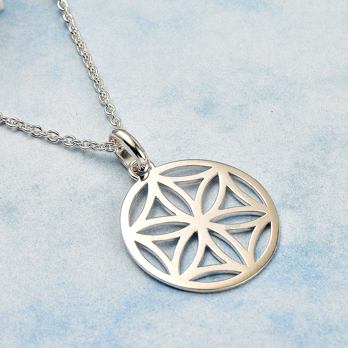 Sterling Silver Daisy Disc Pendant with Chain (Size - 18-20), Silver Wt. 6.9 Gms 7709125 1