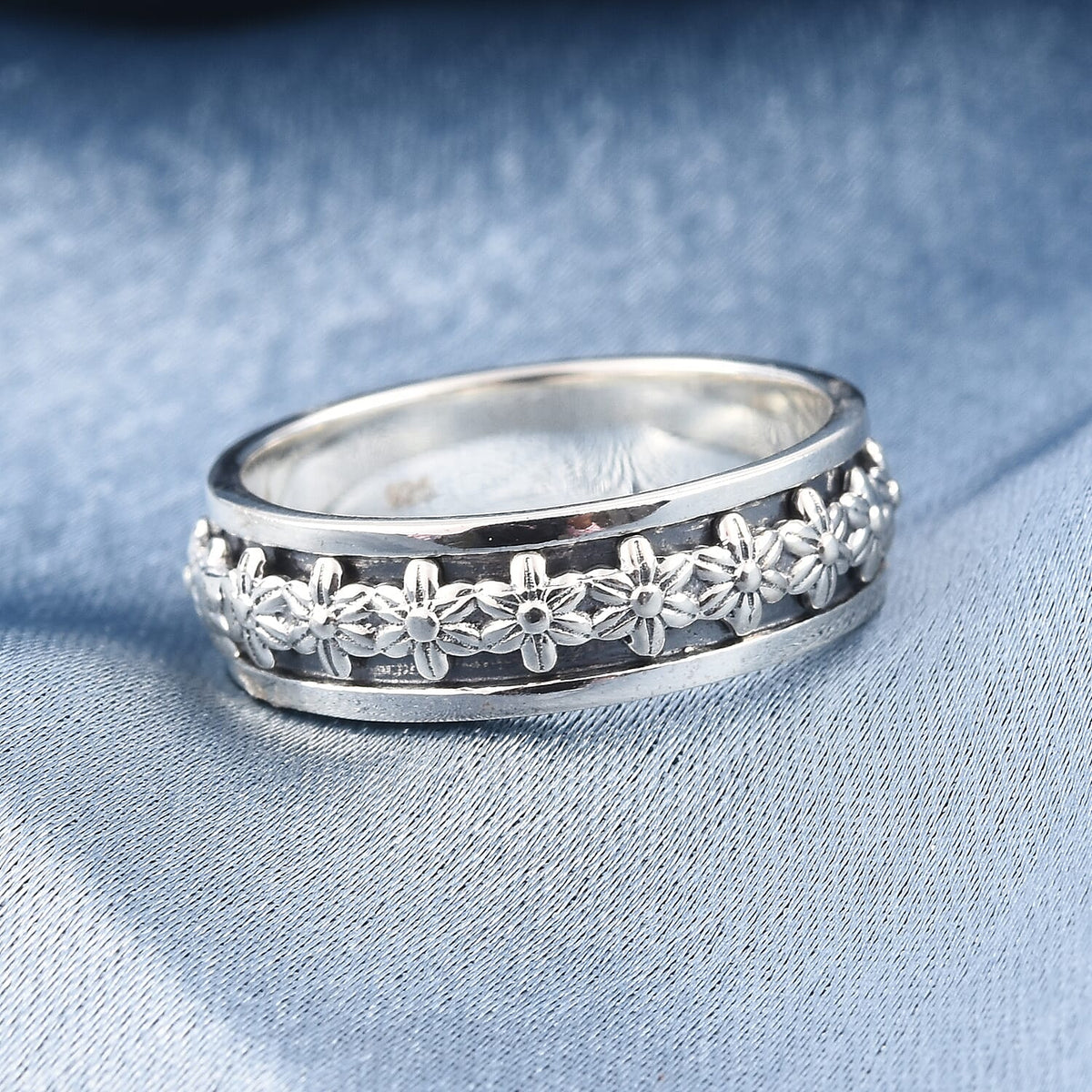 D'Joy - Sterling Silver Stackable Floral Ring 3731302 2