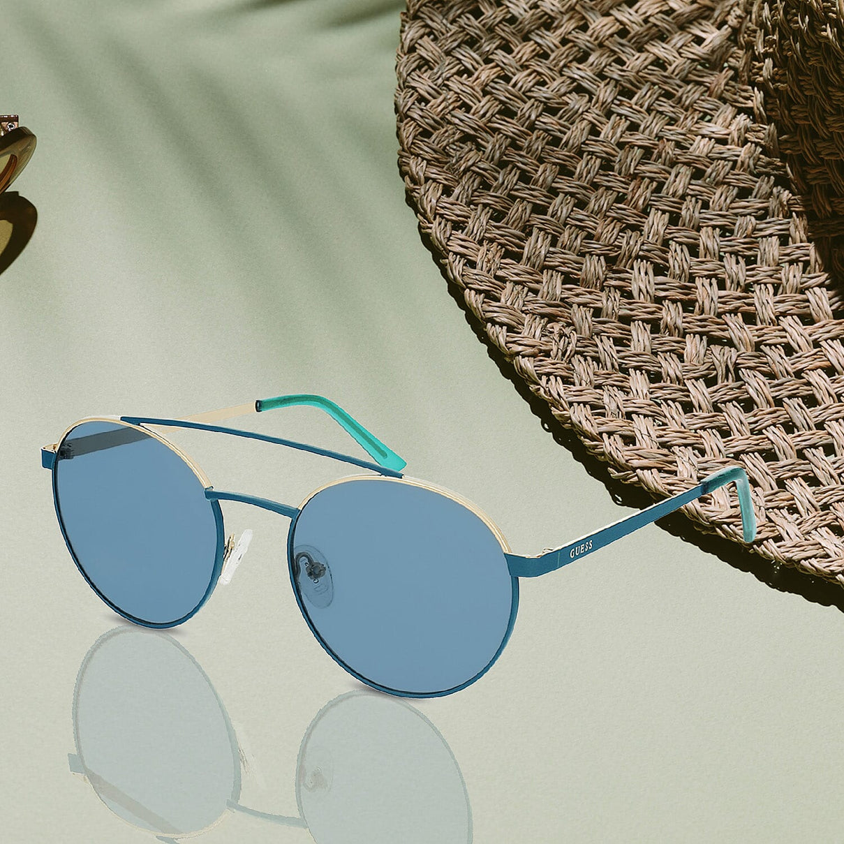 Summer Closeout- GUESS Unisex Blue Round Aviator 7576488 2