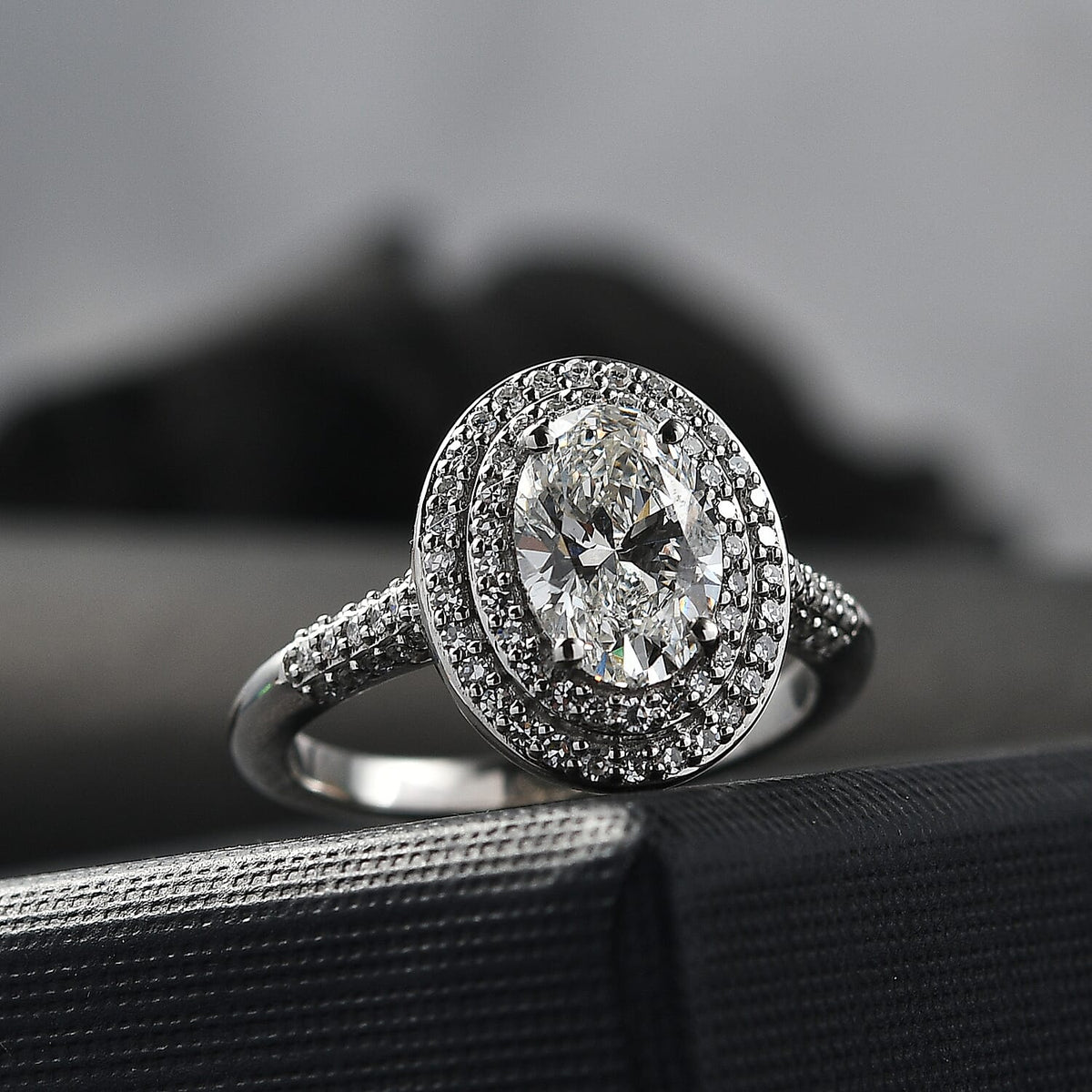 LUXURIANT 950 Platinum IGI Certified (VS-EF) Lab Grown Diamond Ring 2 Ct 8062843 2