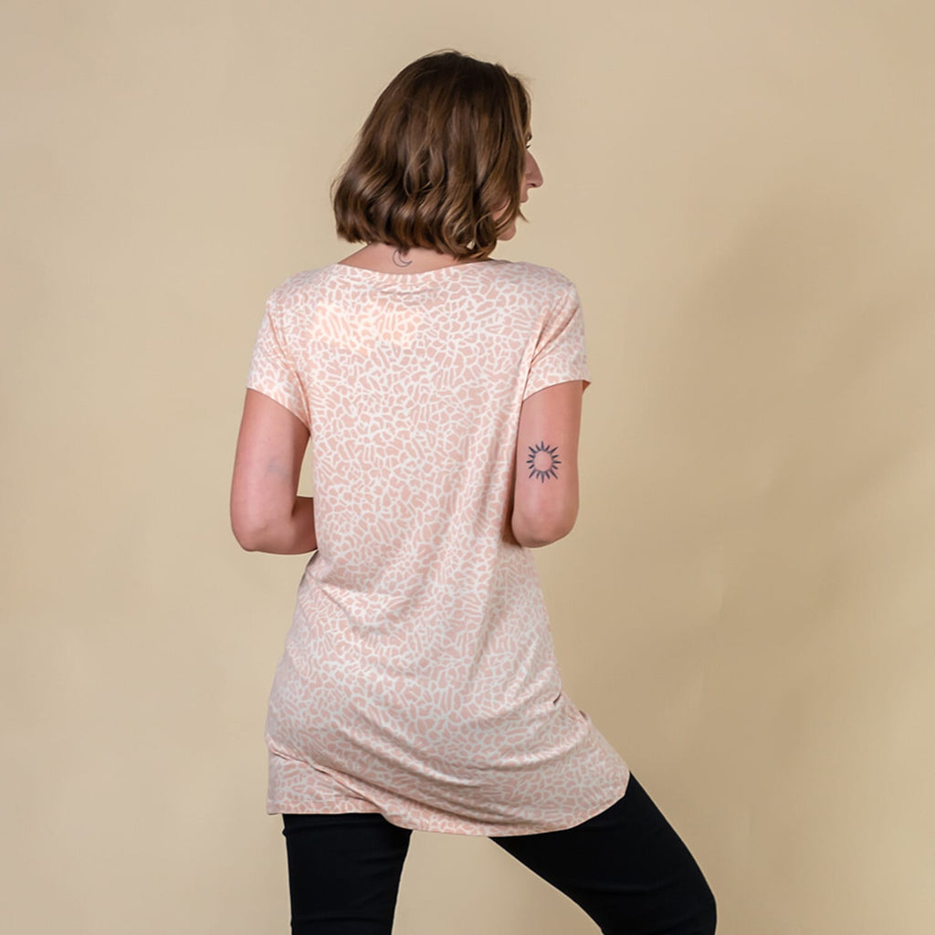 Tamsy Giraffe Pattern Round Neck Tshirt (Size XXL) - Blush Pink
