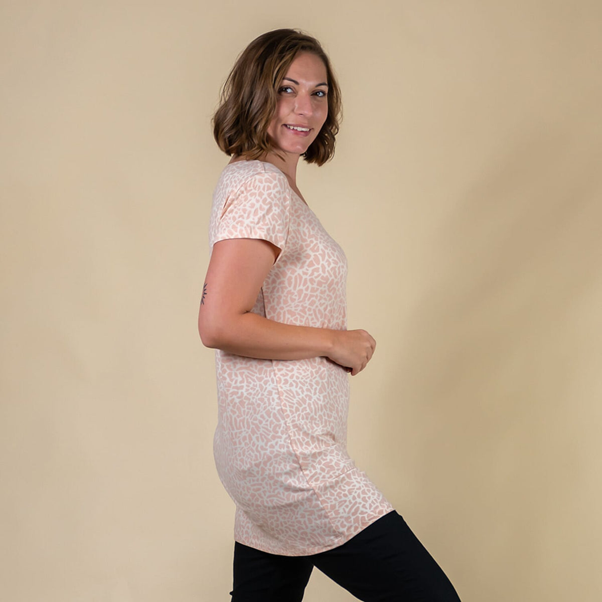 TAMSY Giraffe Pattern Round Neck Sleep Shirt for Women - Blush Pink 7341088 2