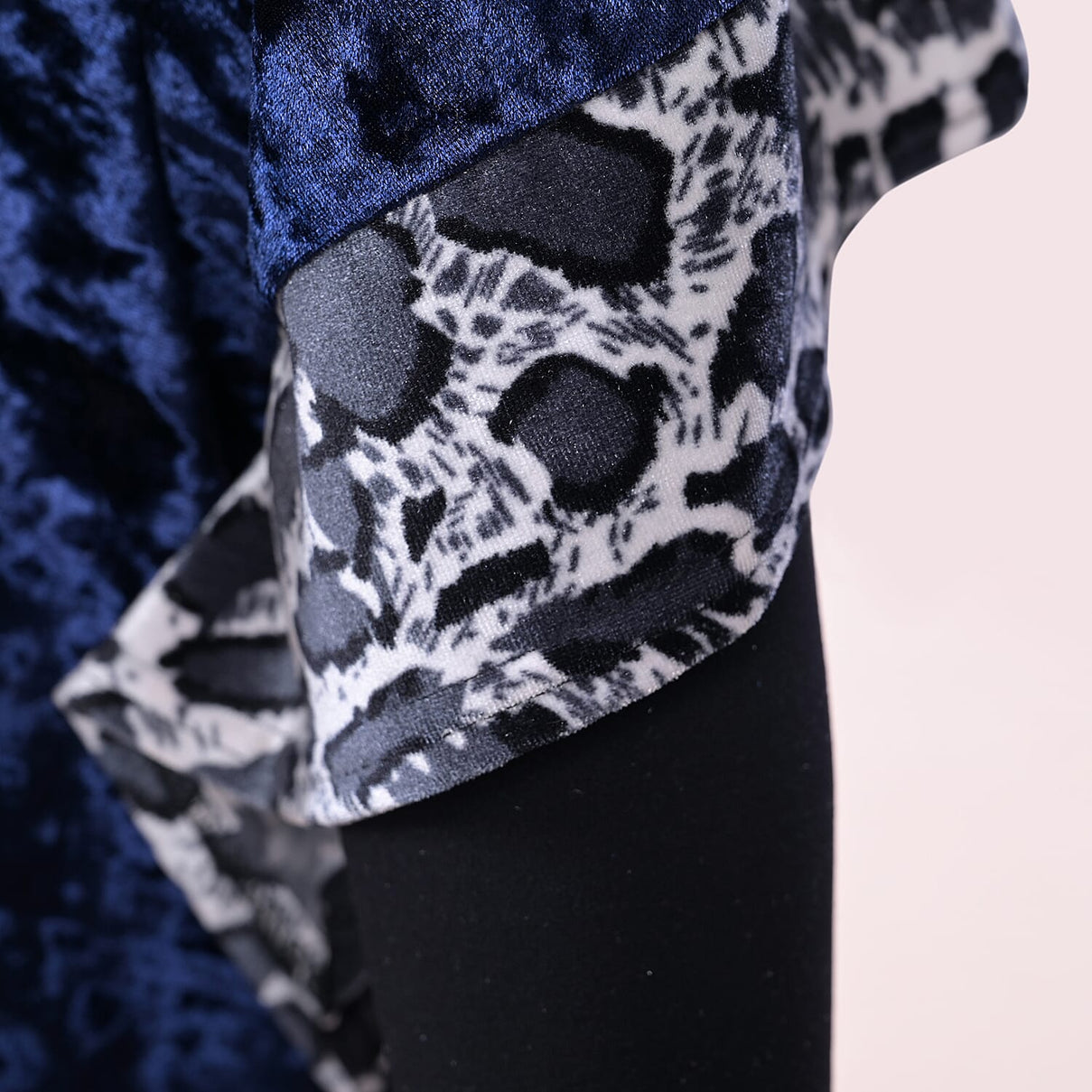 TAMSY Velvet Women's Kimono with Leopard Print Border - Navy 6708432 4