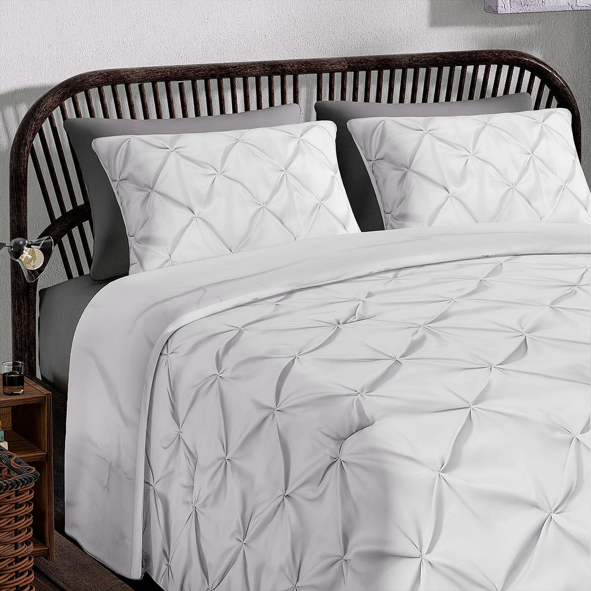 Oxford Closeout - 3 Piece Set - Pleated Comforter with 2 Pillow Cases  - White 7283123 1