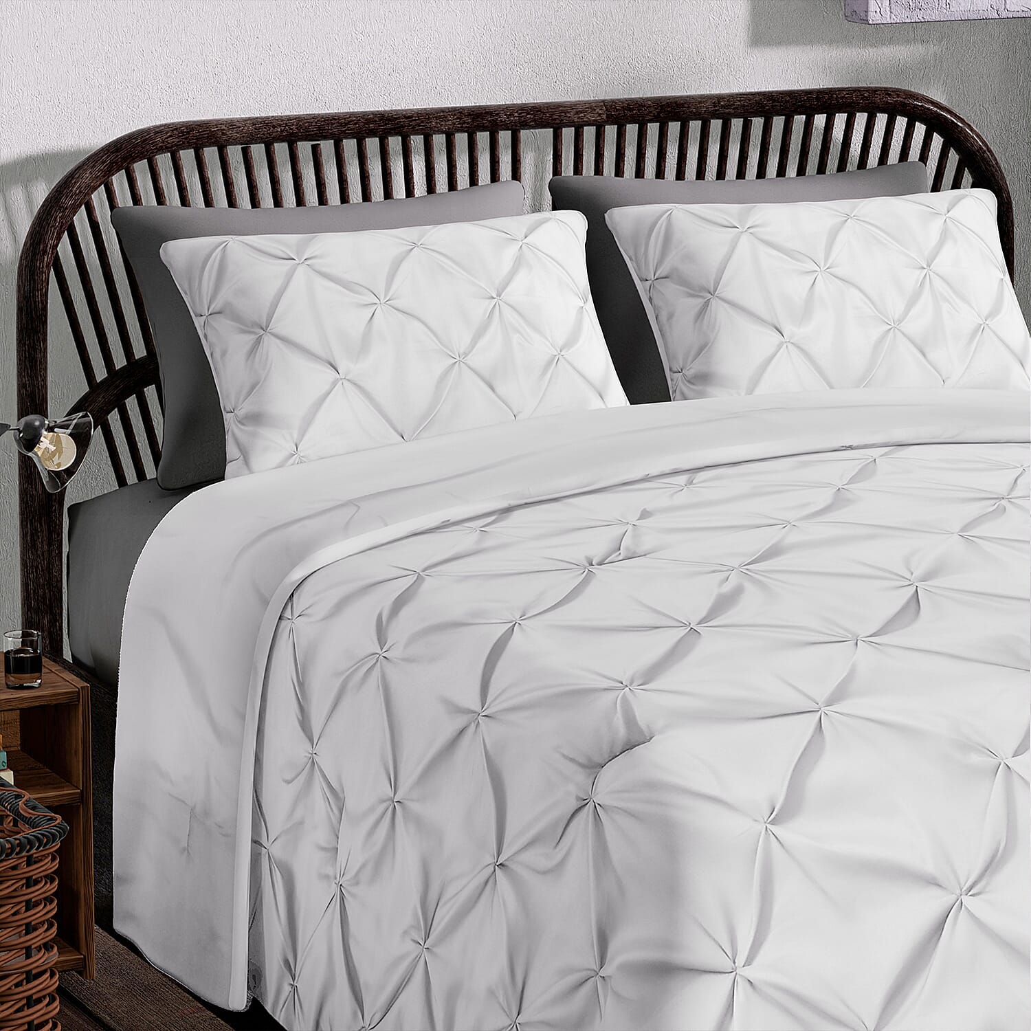 Oxford Closeout - 3 Piece Set - Pleated Comforter with 2 Pillow Cases  - White 7283123 1