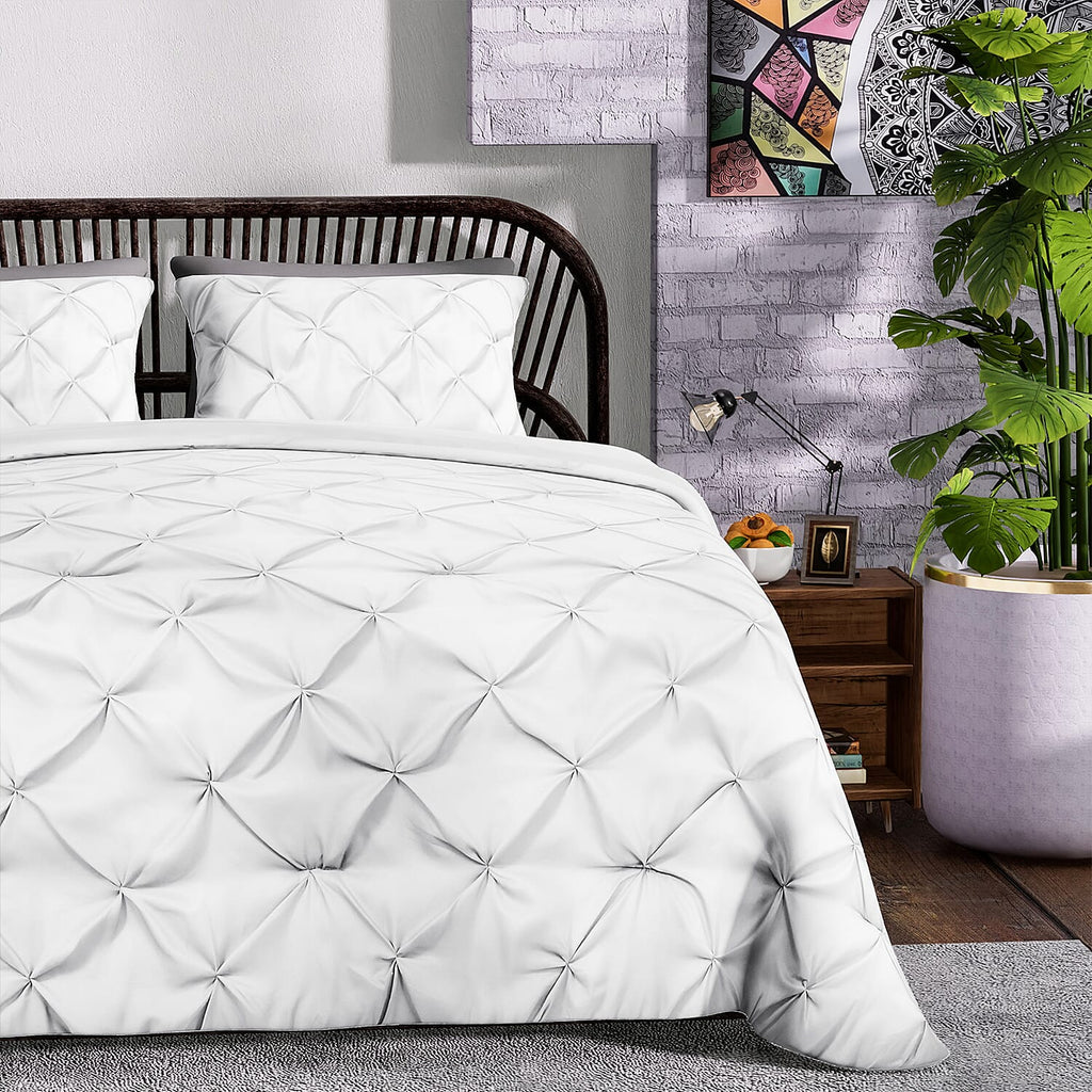 Oxford Closeout - 3 Piece Set - Pleated Comforter with 2 Pillow Cases (Double Size) - White