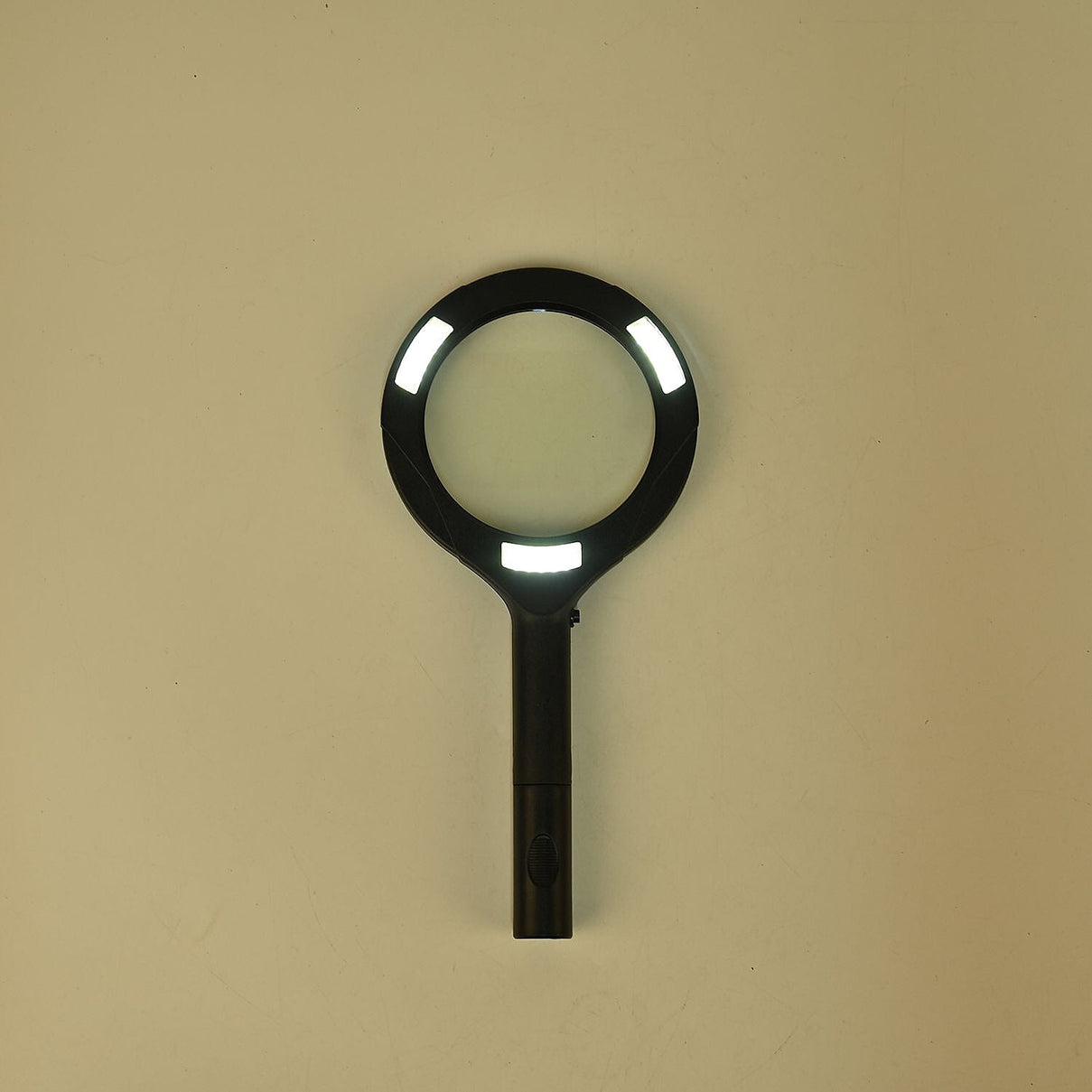 3 COB LED Powered Reading Magnifying Glass Lens 3X Reading (2 AA  Batteries, Not Incl.) - Black 7577214 1